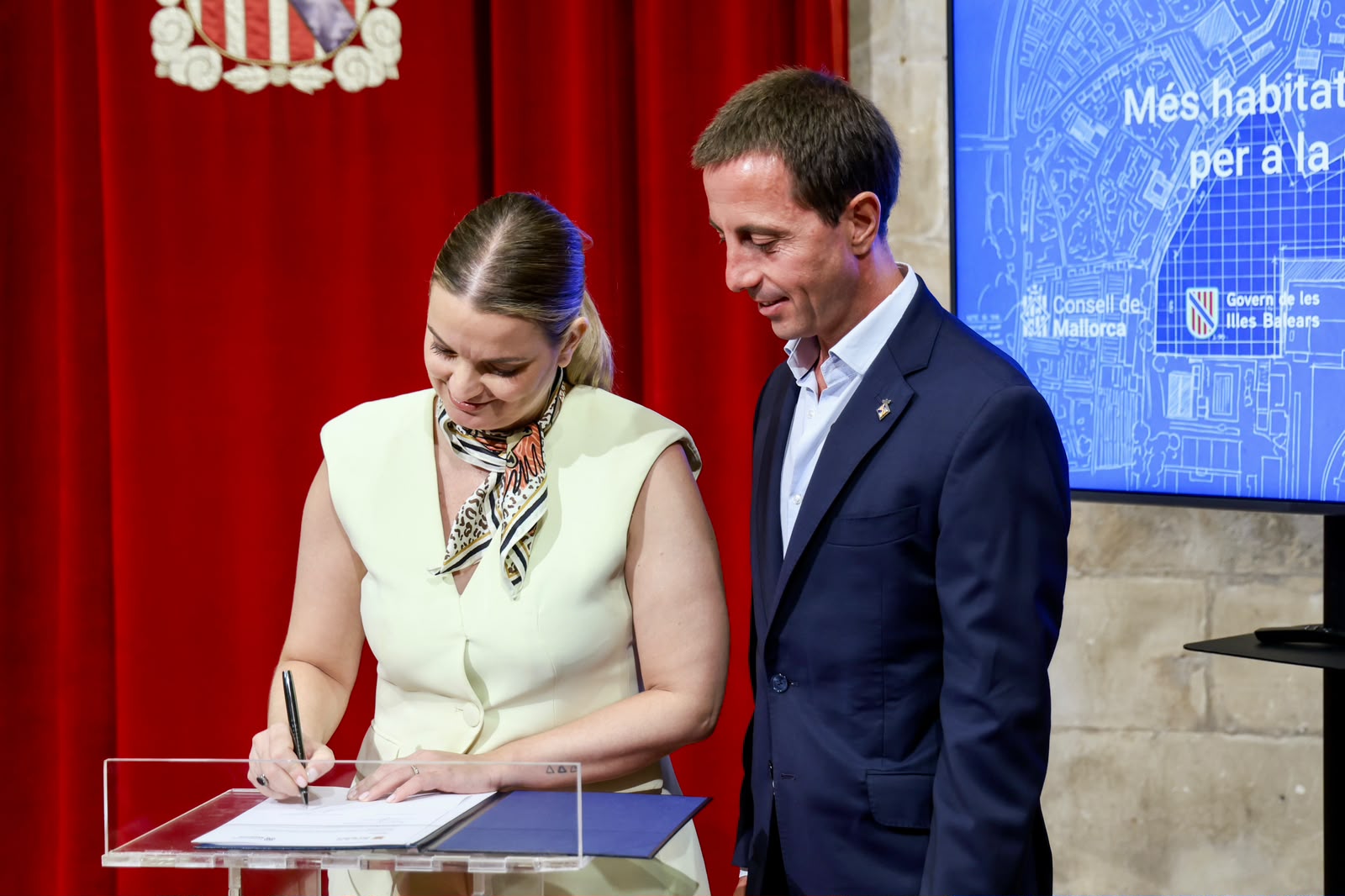 El president del Consell de Mallorca, Llorenç Galmés, i la presidenta del Govern de les Illes Balears, Marga Prohens.