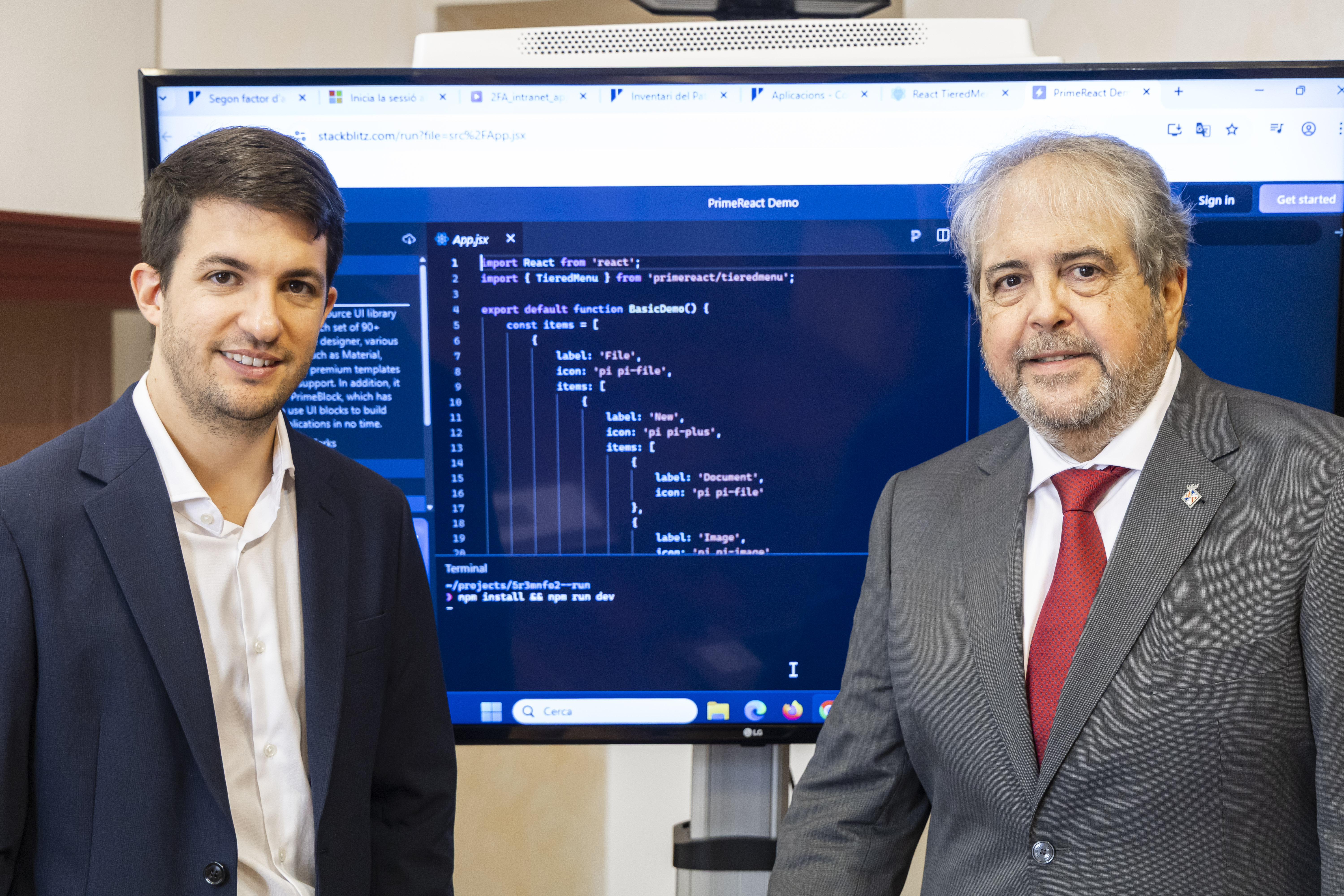 El consejero de Hacienda, Innovación y Función Pública, Rafel Bosch, y el director insular de Modernización, Transparencia e Innovación, Josep Cerdà.