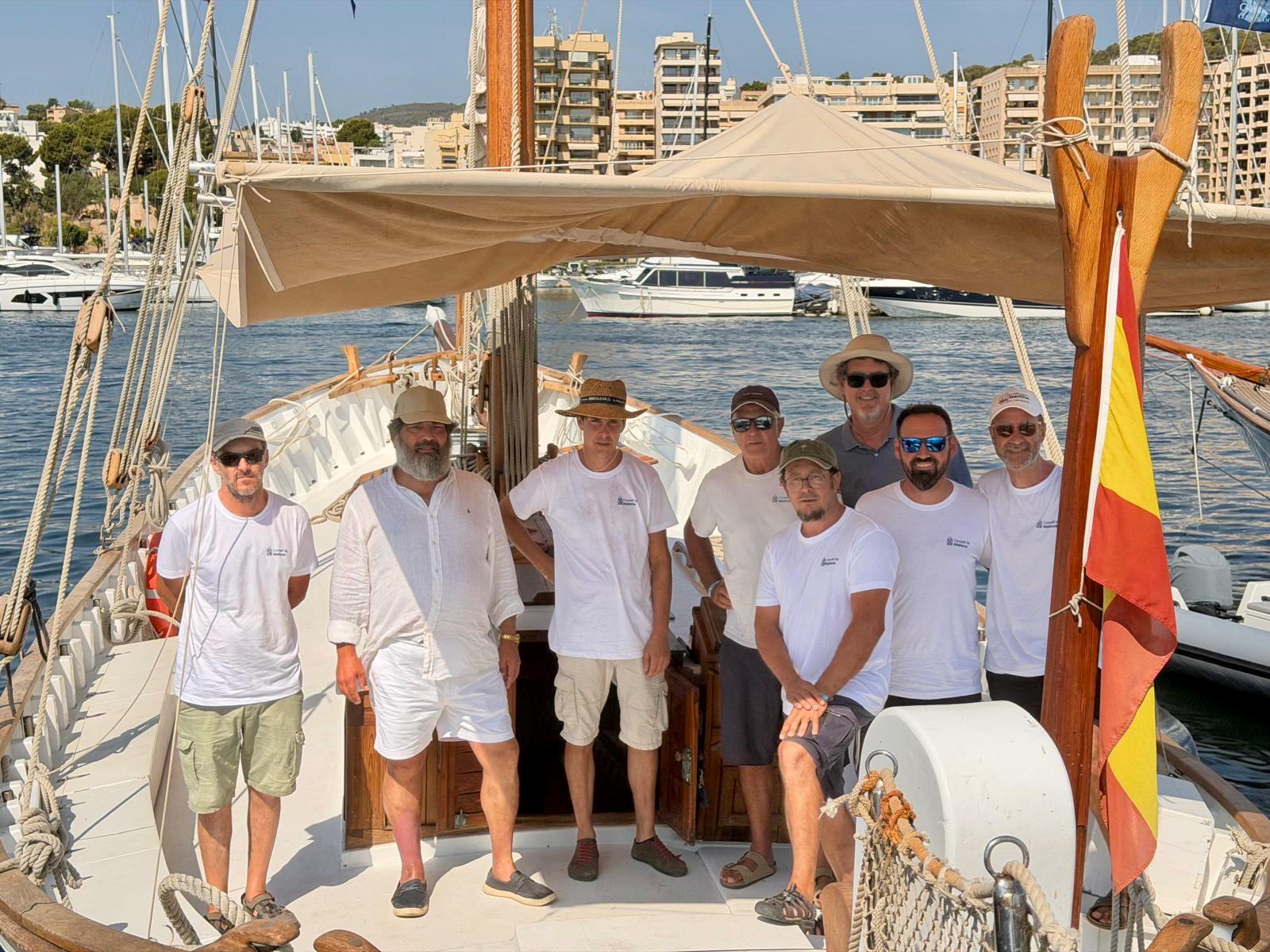 El vicepresident segon i conseller de Medi Ambient, Medi Rural i Esports, Pedro Bestard, surt a navegar amb la Balear.