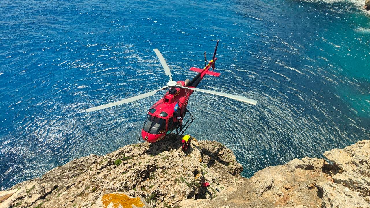 Helicóptero <em>sa Milana </em> de los Bomberos de Mallorca.