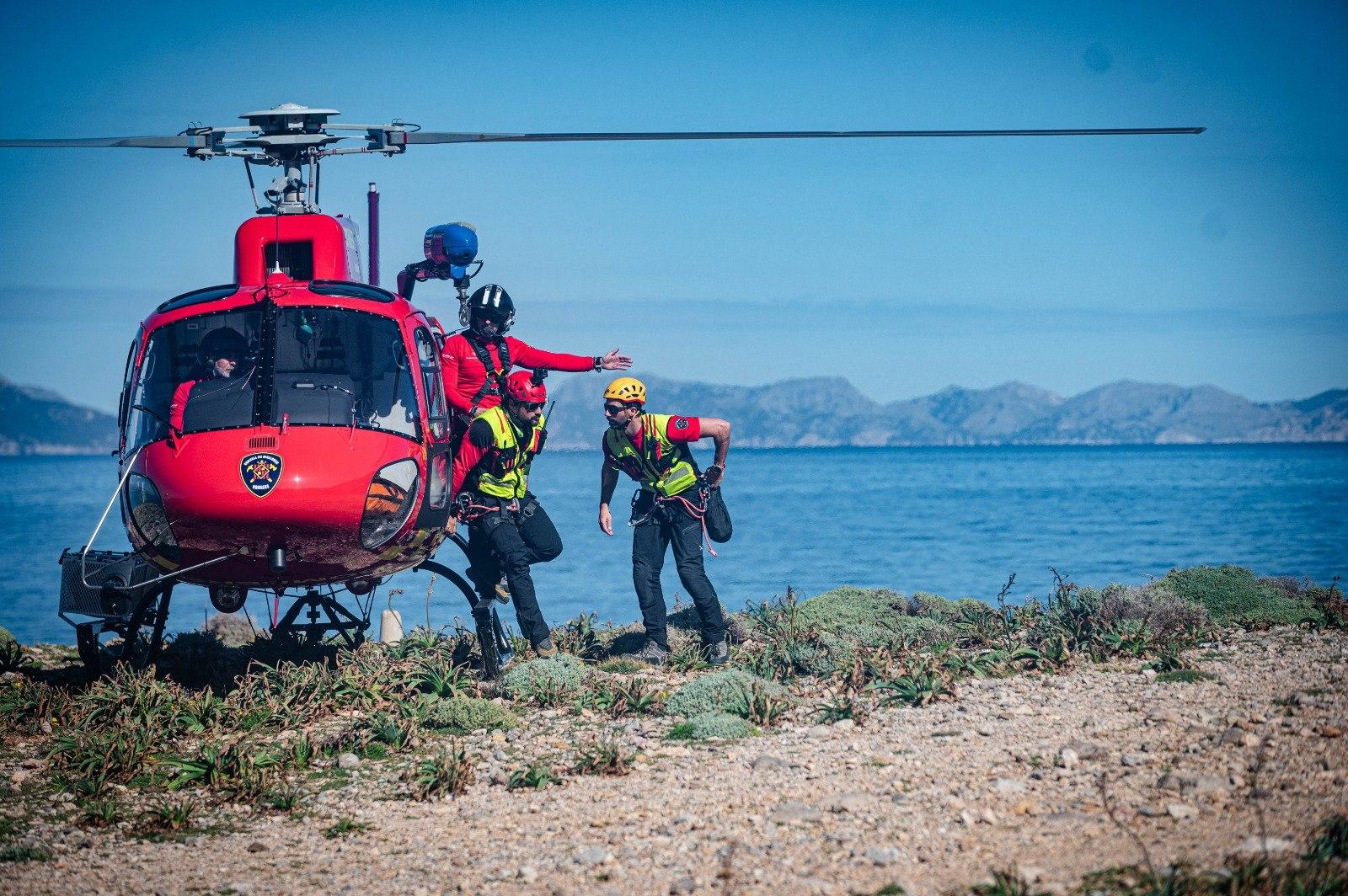 Helicóptero <em>sa Milana </em> de los Bomberos de Mallorca.