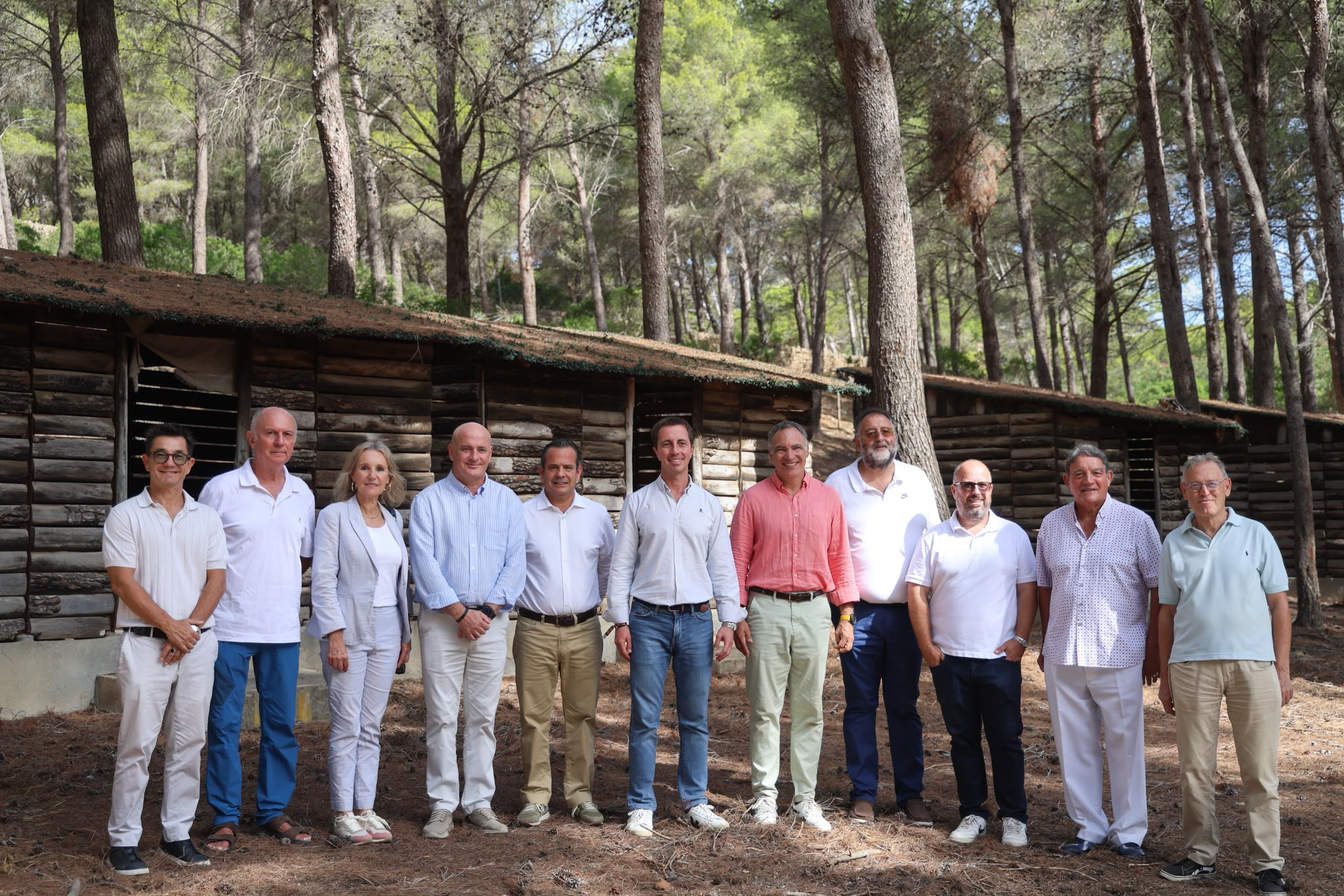 Signatura del nou conveni del campament juvenil de Cala Murta.