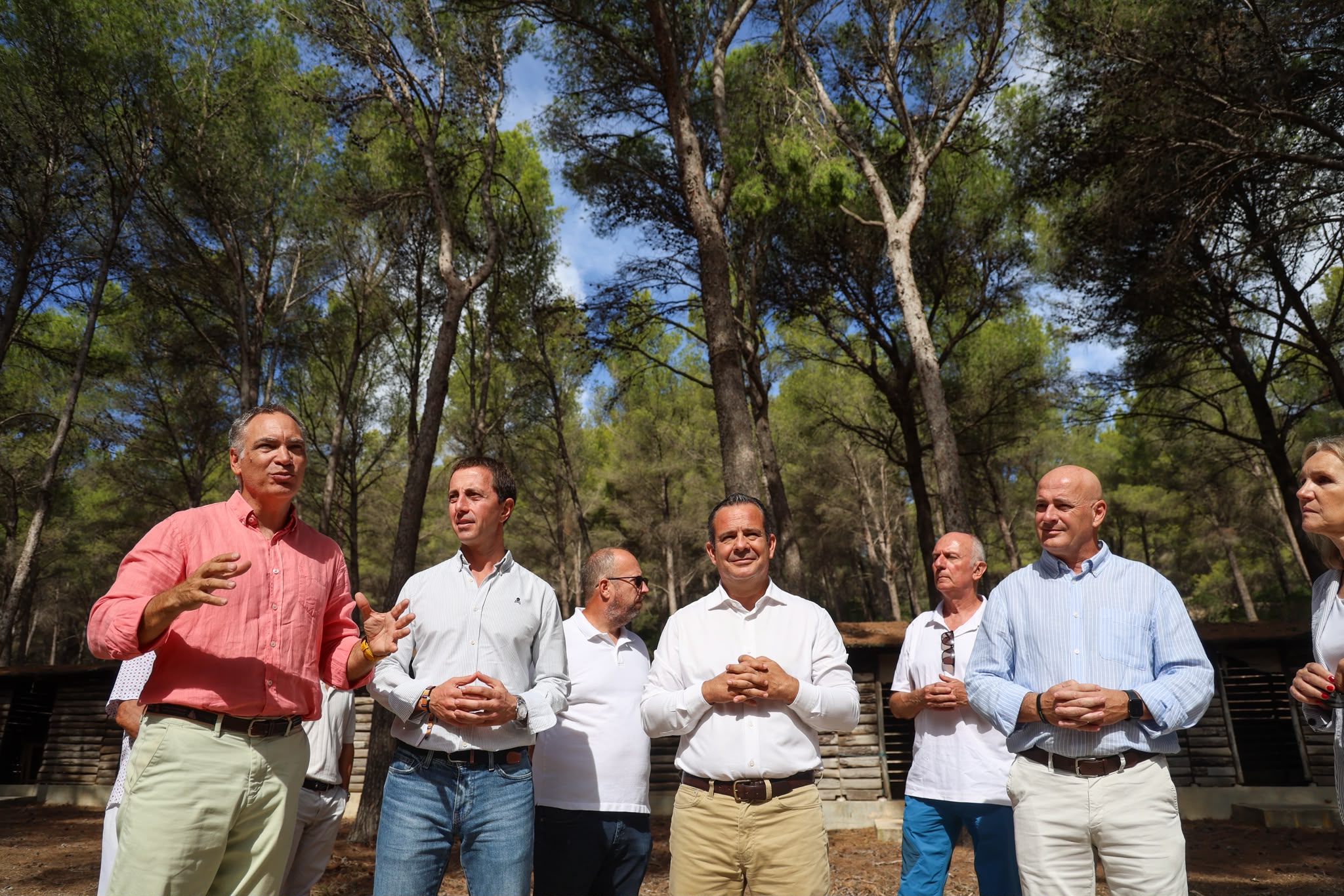 Signatura del nou conveni del campament juvenil de Cala Murta.