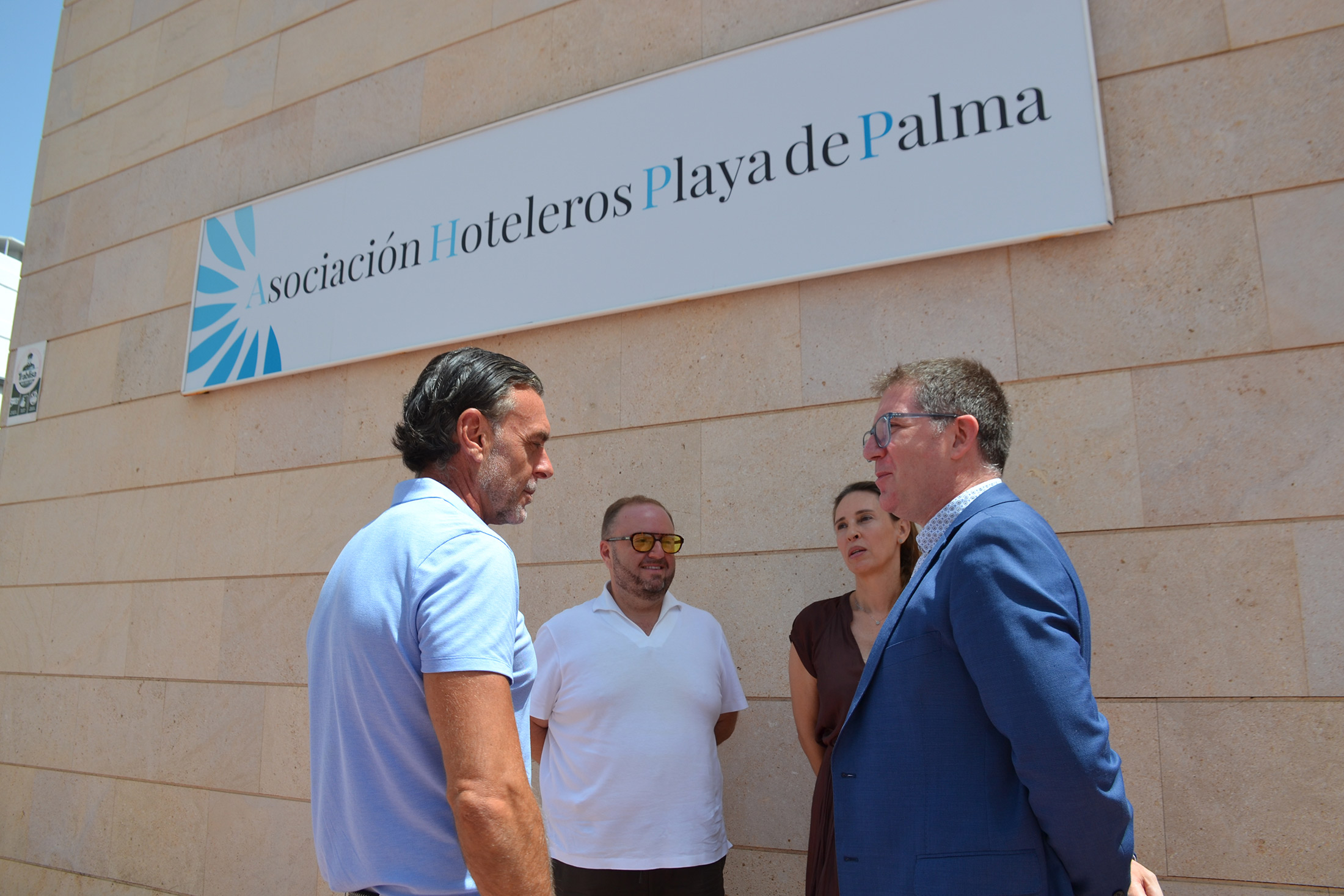 Imágenes a la salida de la reunión 