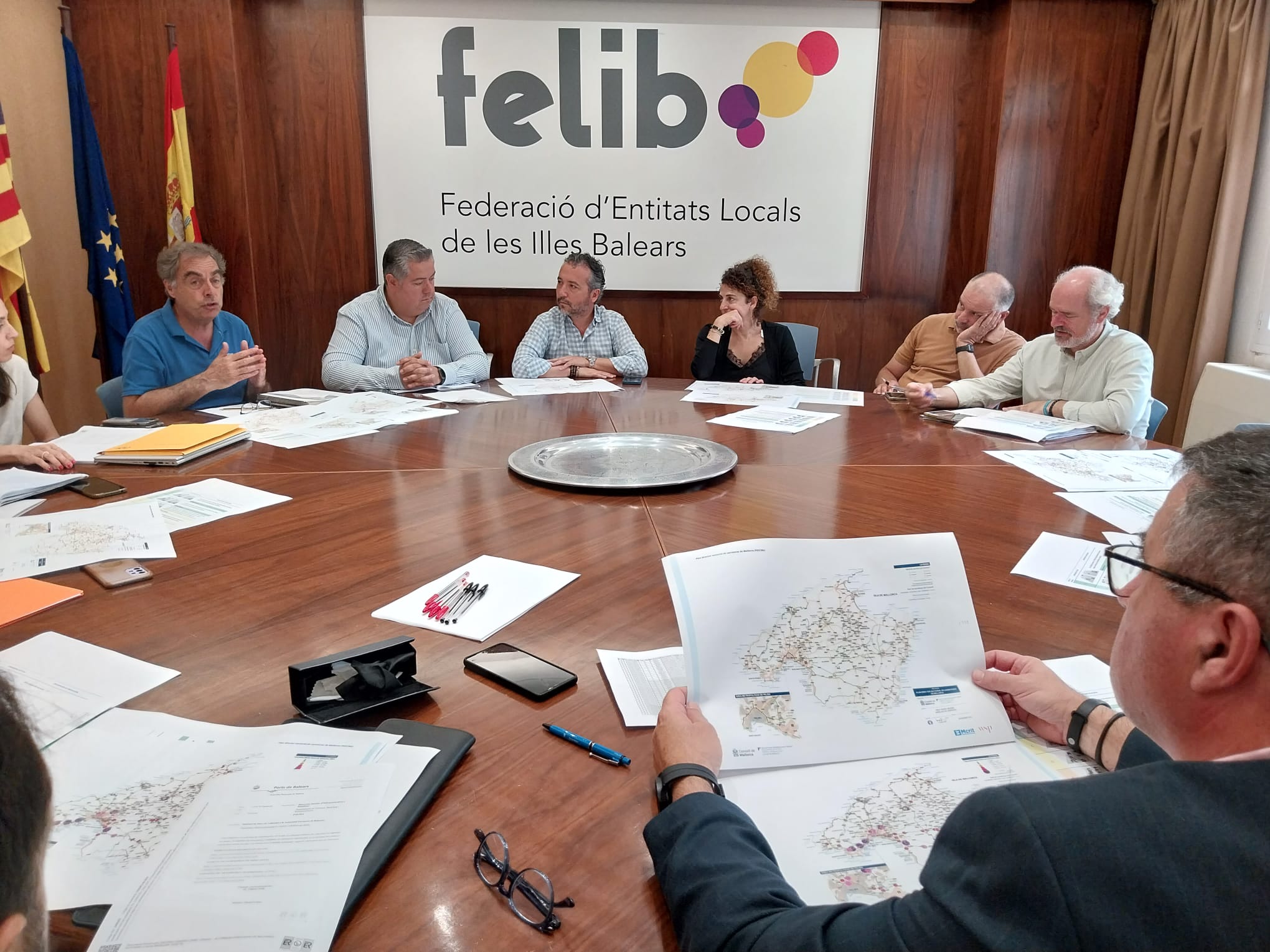 Imatge de la reunió per analitzar les dades de l'estudi de càrrega.