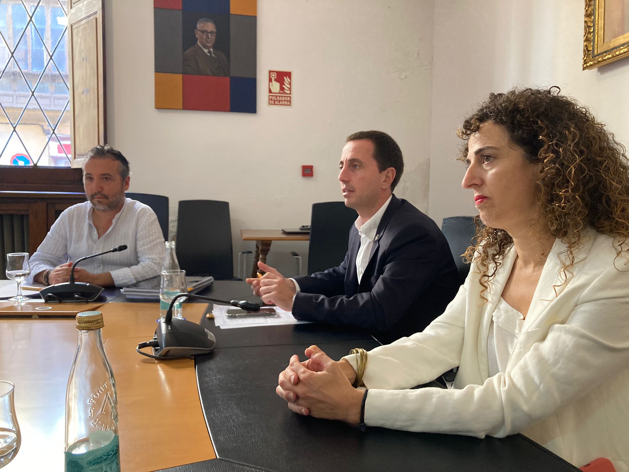 El presidente Llorenç Galmés junto al conseller Fernando Rubio y la directora general de Mobilitat del Govern, Lorena del Valle.