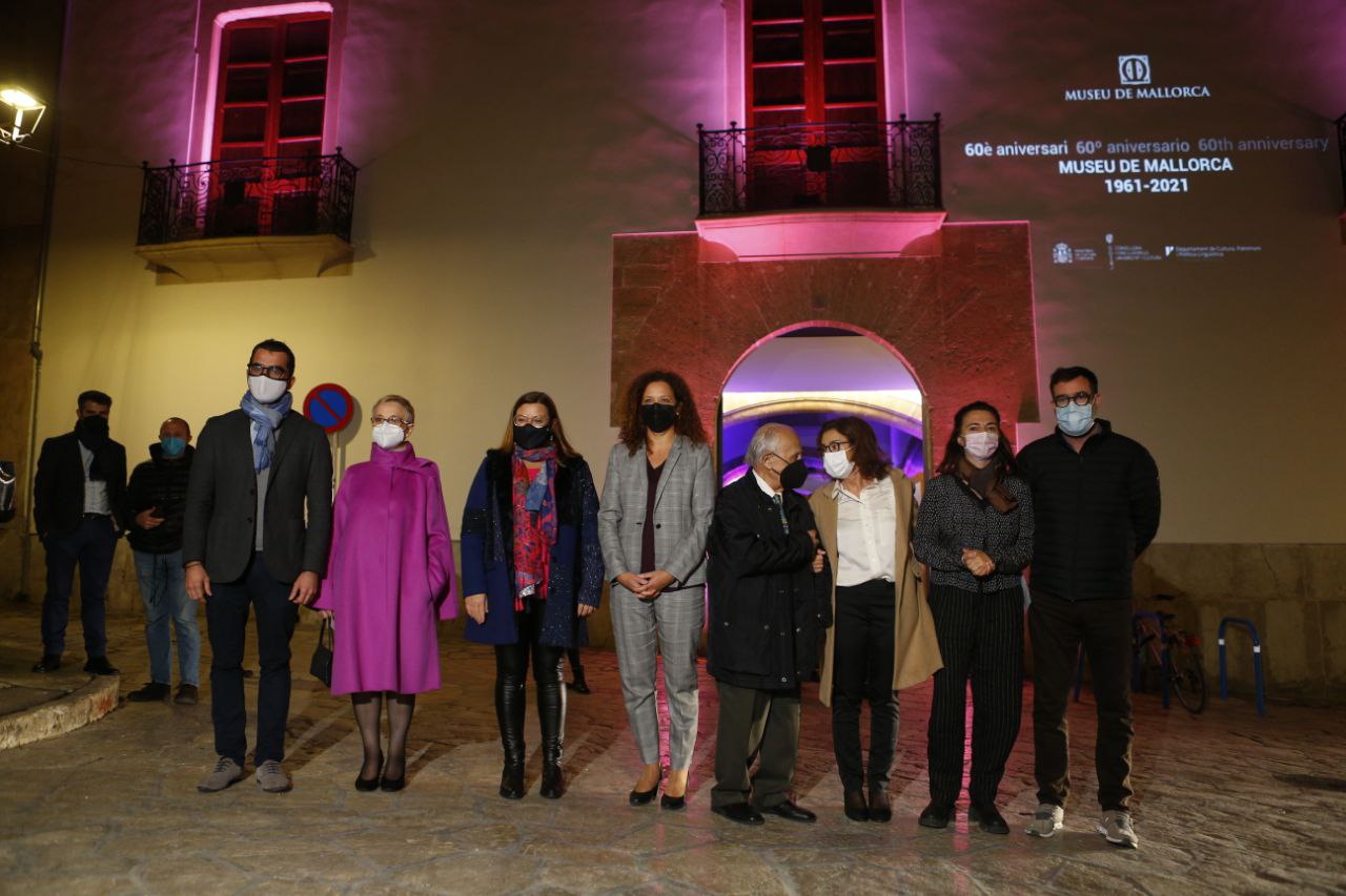 D’esquerra a dreta: Miquel Company, Joana Maria Palou, Bel Busquets, Catalina Cladera, Guillem Rosselló-Bordoy, Maria Gràcia Salvà, Catalina Solivellas i Antoni Noguera