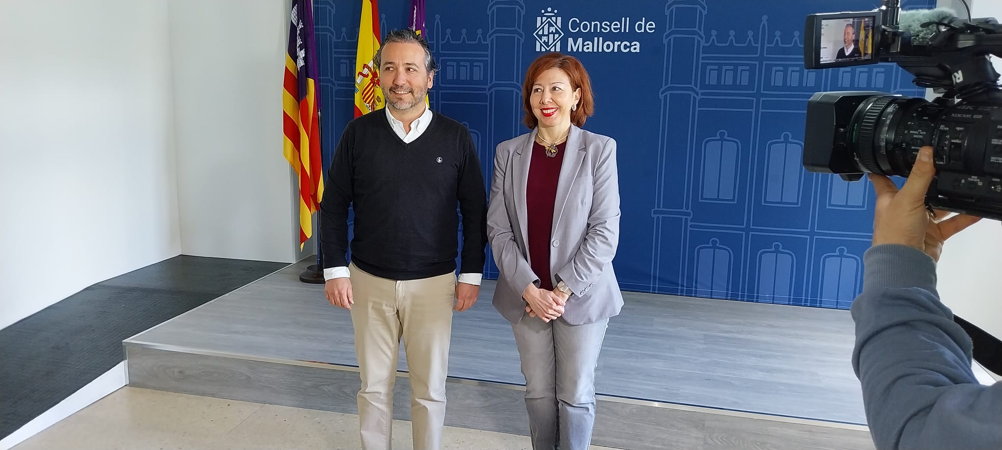 El conseller de Territori, Fernando Rubio, i la directora insular d'Urbanisme, María José Frau.