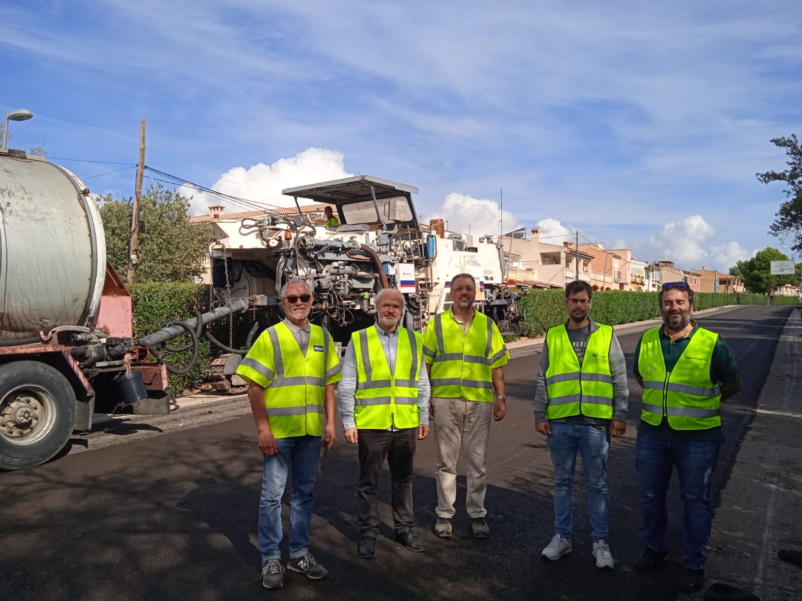 El director insular Rafel Gelabert con técnicos i especialistas del Consell de Mallorca.