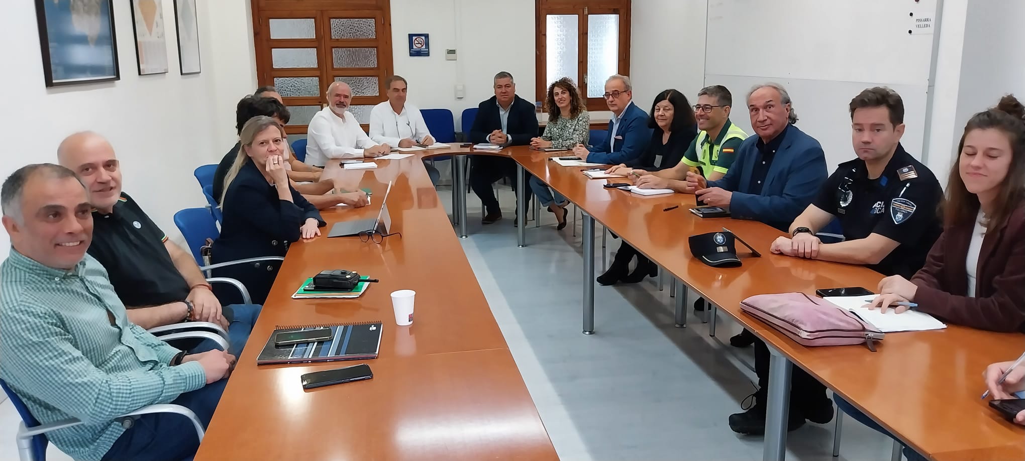 Imagen de la reunión con técnicos i representantes de las administraciones competentes en las restricciones de Formentor.