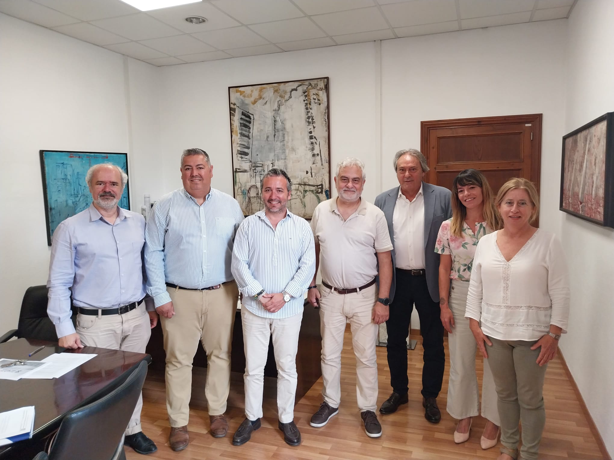 Imagen del encuentro entre el Departamento de Territori, Mobilitat i Infraestructures con los representantes de la Federación Empresarial Balear de Transportes.