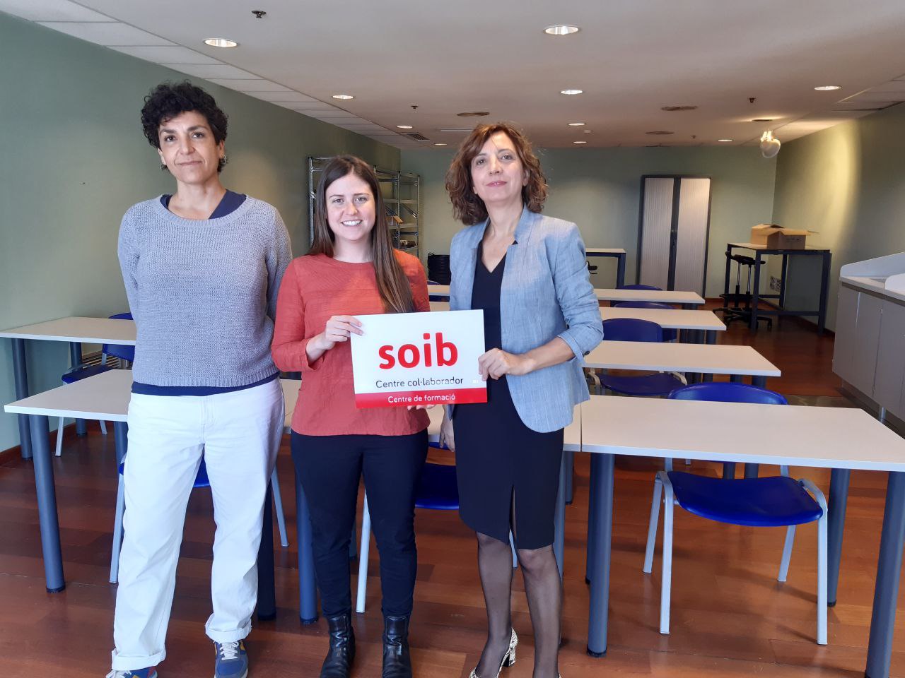 (d’esquerra a dreta) la directora insular de Medi Ambient, Inmaculada Férriz, la consellera de Sostenibilitat i Medi Ambient, Aurora Ribot, i la cap de Departament de Gestió Administrativa i Jurídica del SOIB, Catalina Rosa Pons