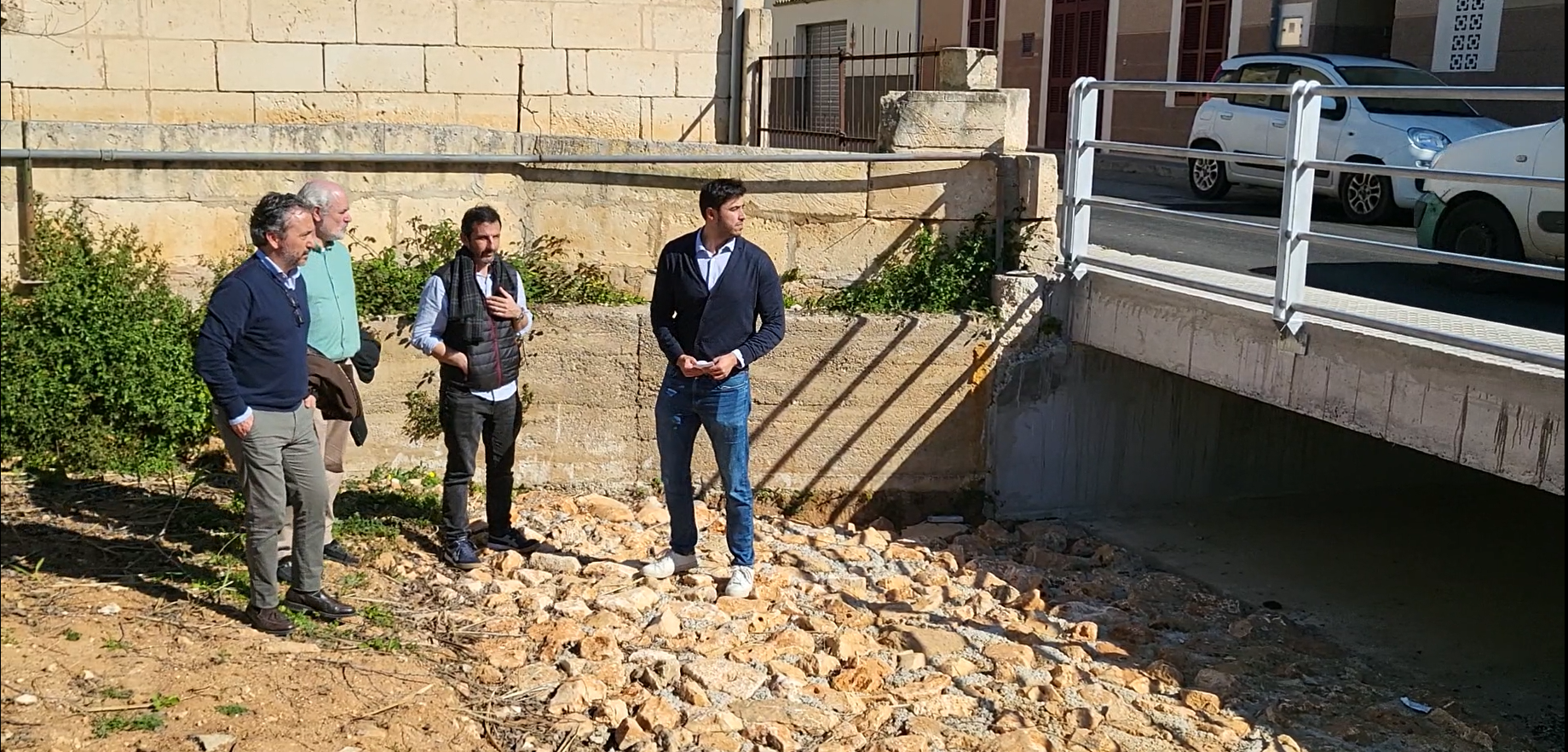 Visita del conseller de Territori, Fernando Rubio, a les obres finalitzades del xaragall de Son Manxo.