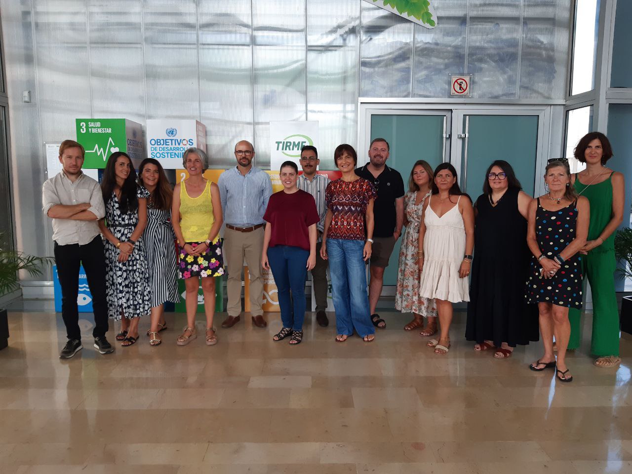 La vicepresidenta i consellera de Sostenibilitat i Medi Ambient Aurora Ribot, el director insular de Residus, Juan Carrasco i el director general de TIRME, Rafael Guinea amb la delegació corsa
