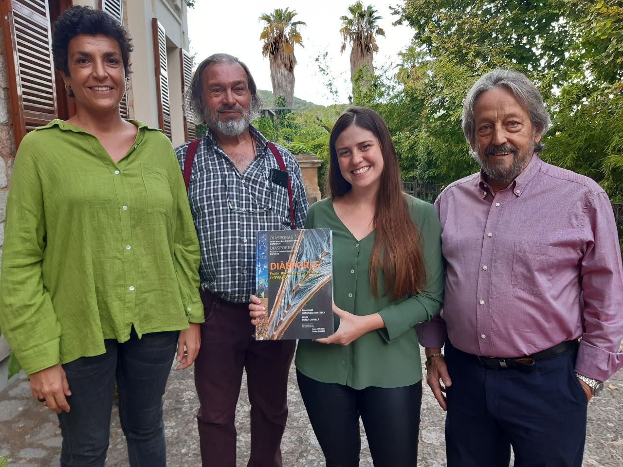 (d'esquerra a dreta) Inmaculada Férriz, directora insular de Medi Ambient, Josep Bonet autor i fotògraf, Aurora Ribot, vicepresidenta i consellera de Sostenibilitat i Medi Ambient i Josep Lluís Gradaille, autor i expert en botànica