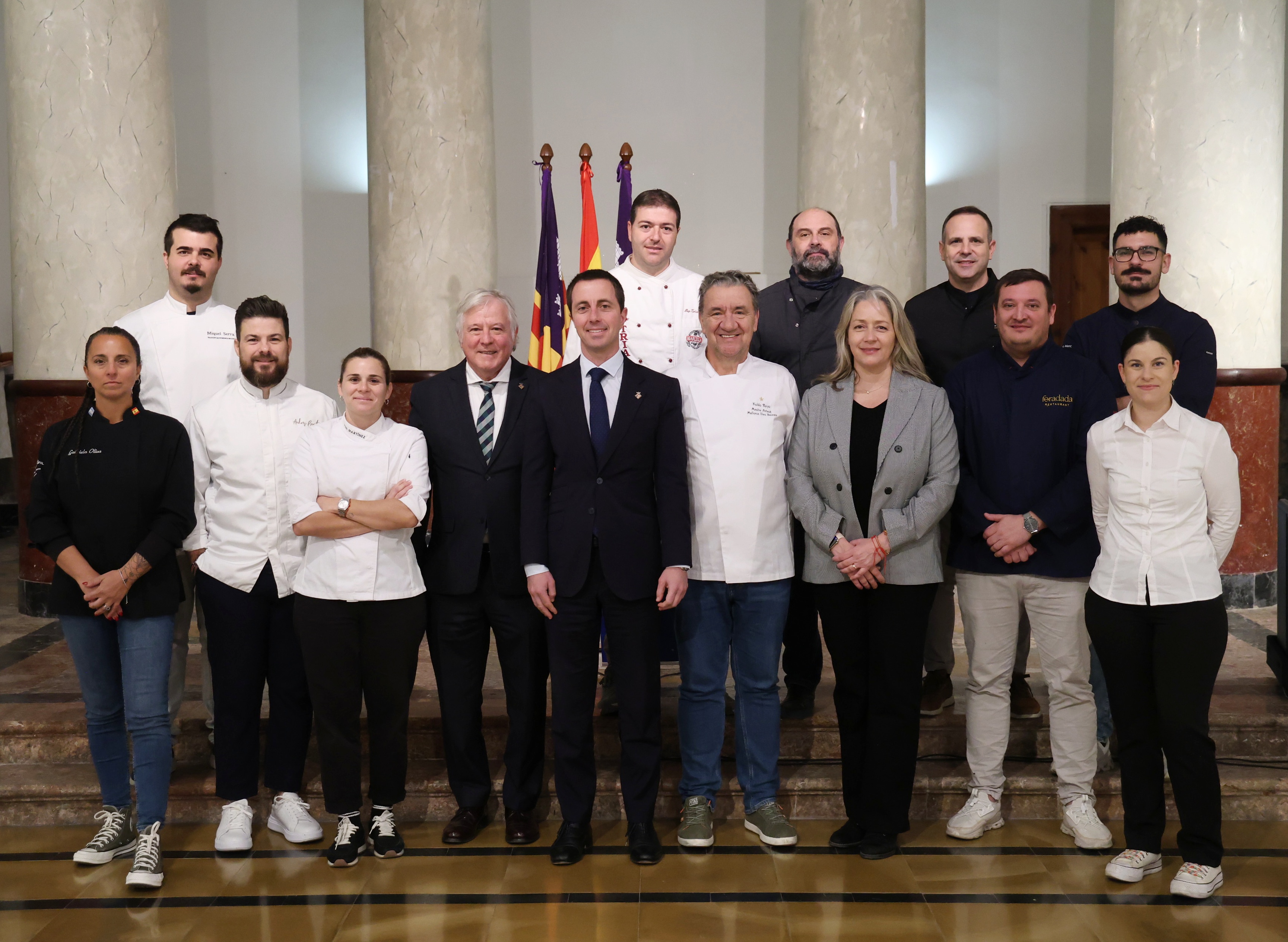 Llorenç Galmés al costat dels consellers Rodríguez i Amate durant la presentació de l'acte.