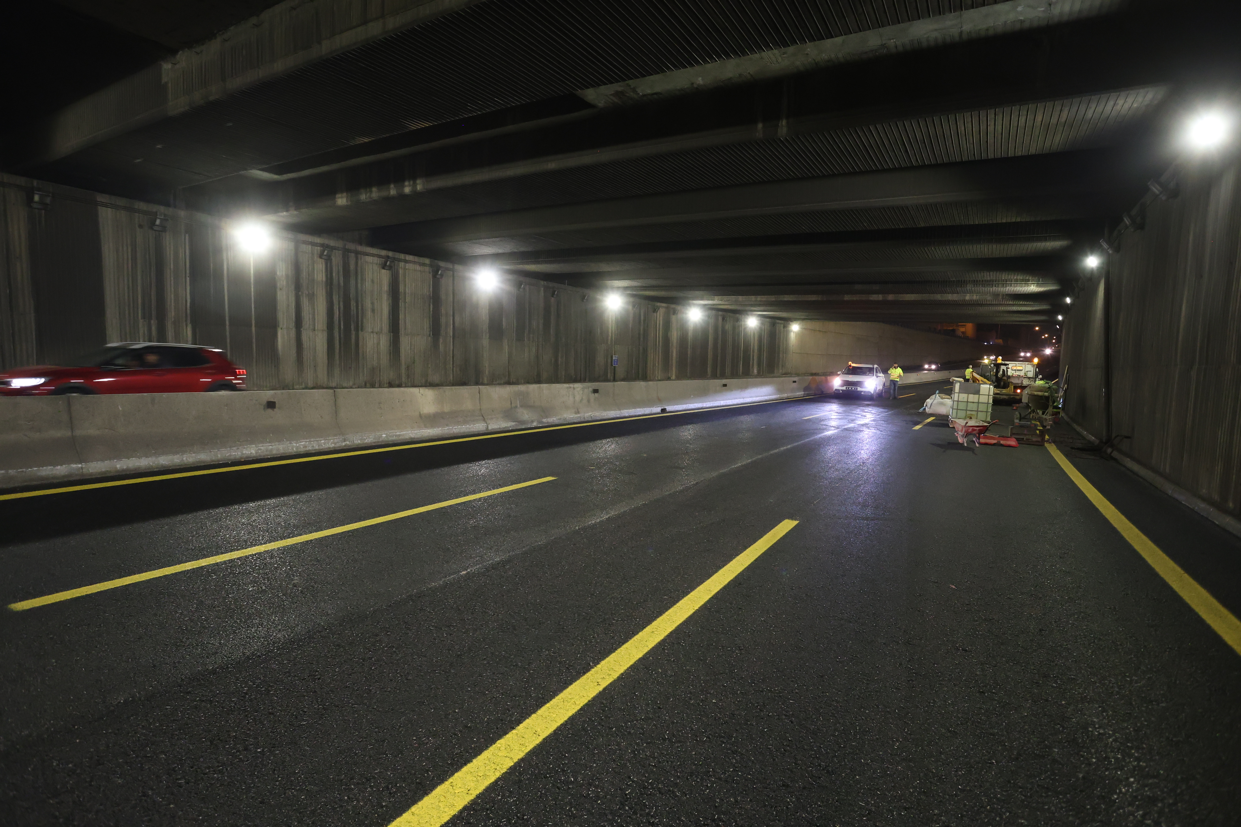 Obras del tercer carril de debajo de la rotonda de Can Blau.