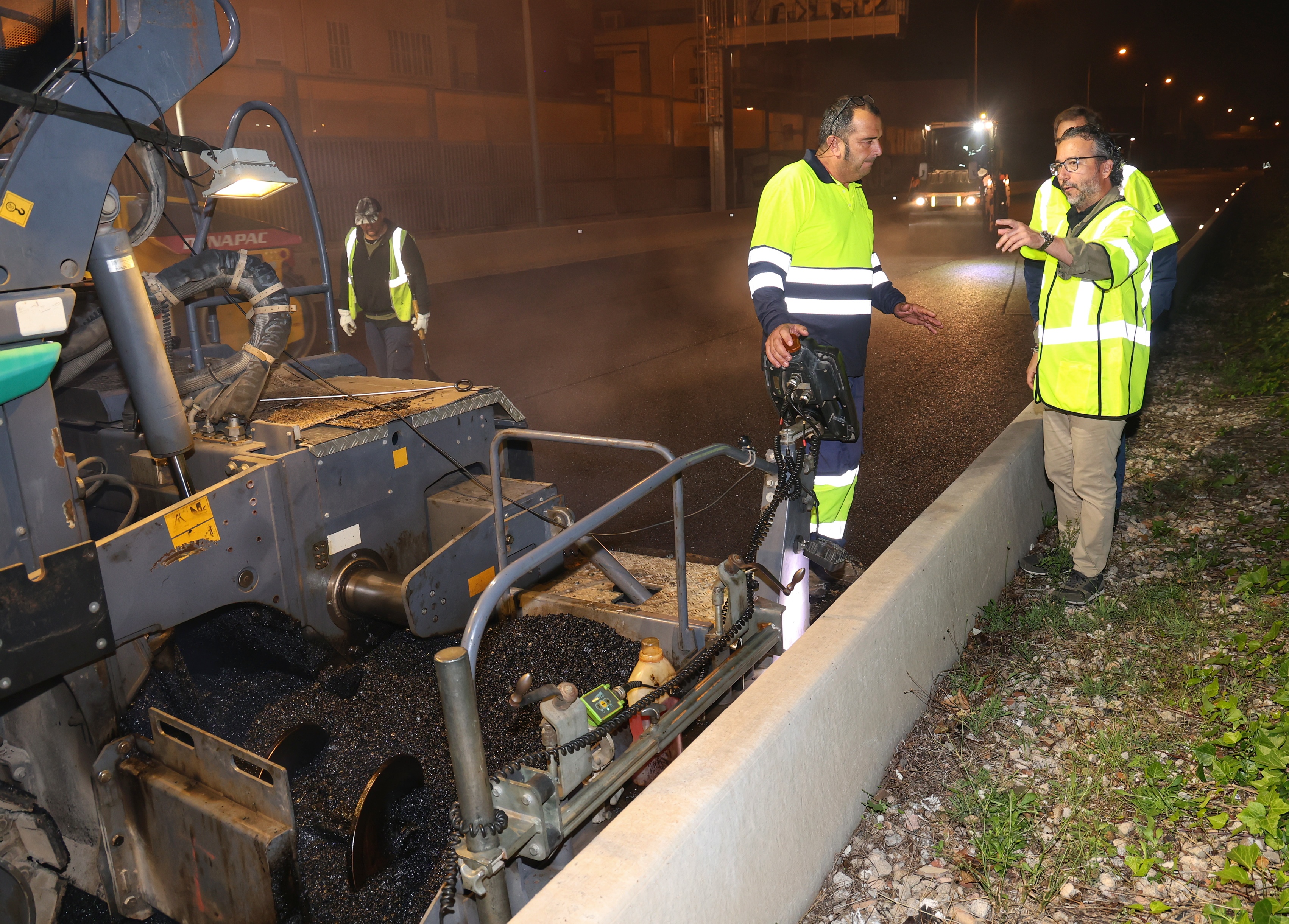 El consejero Fernando Rubio durante la visita d'obras.