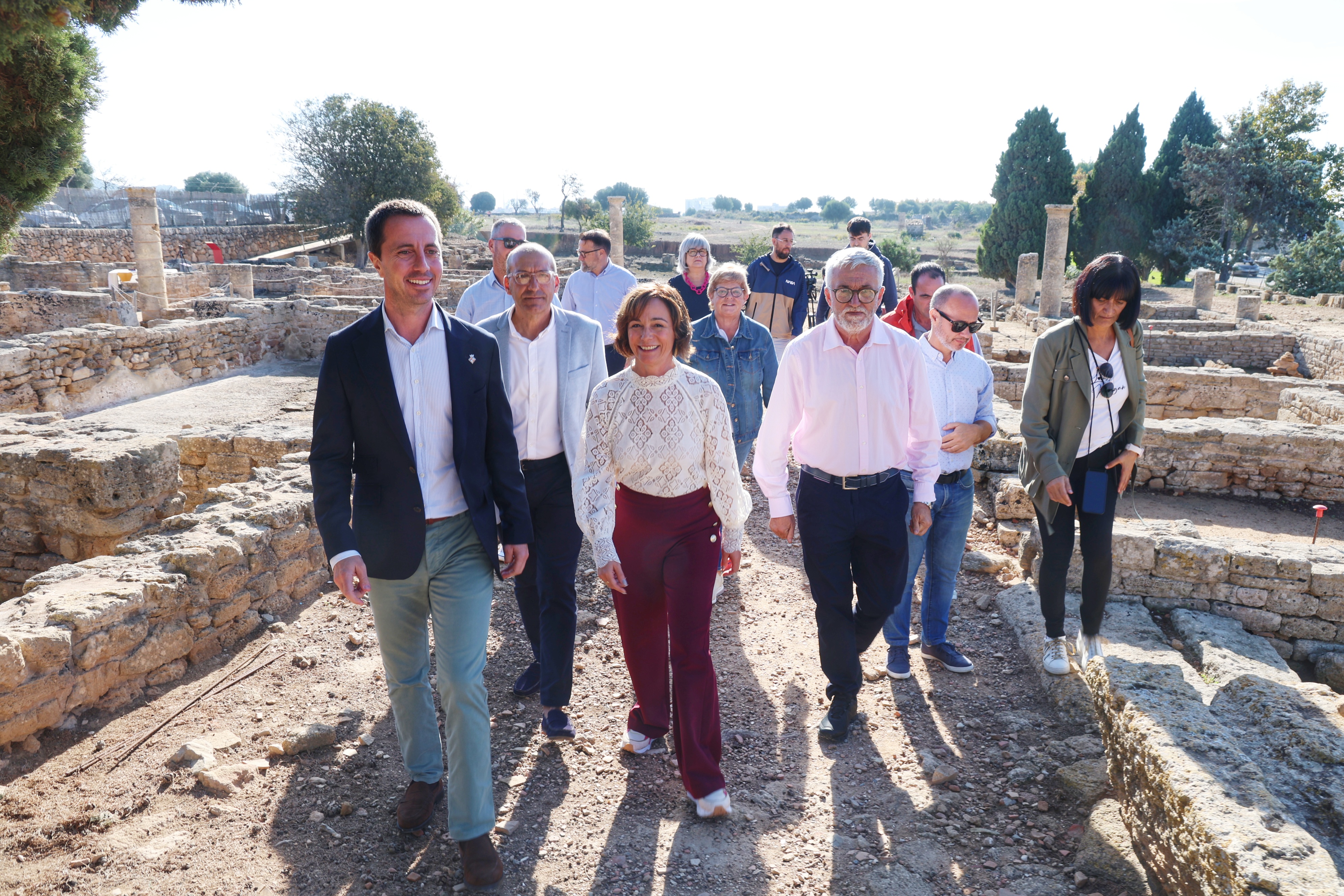 Firma del convenio para la mejora de la accesibilidad a la Ciudad Romana de Pollentia