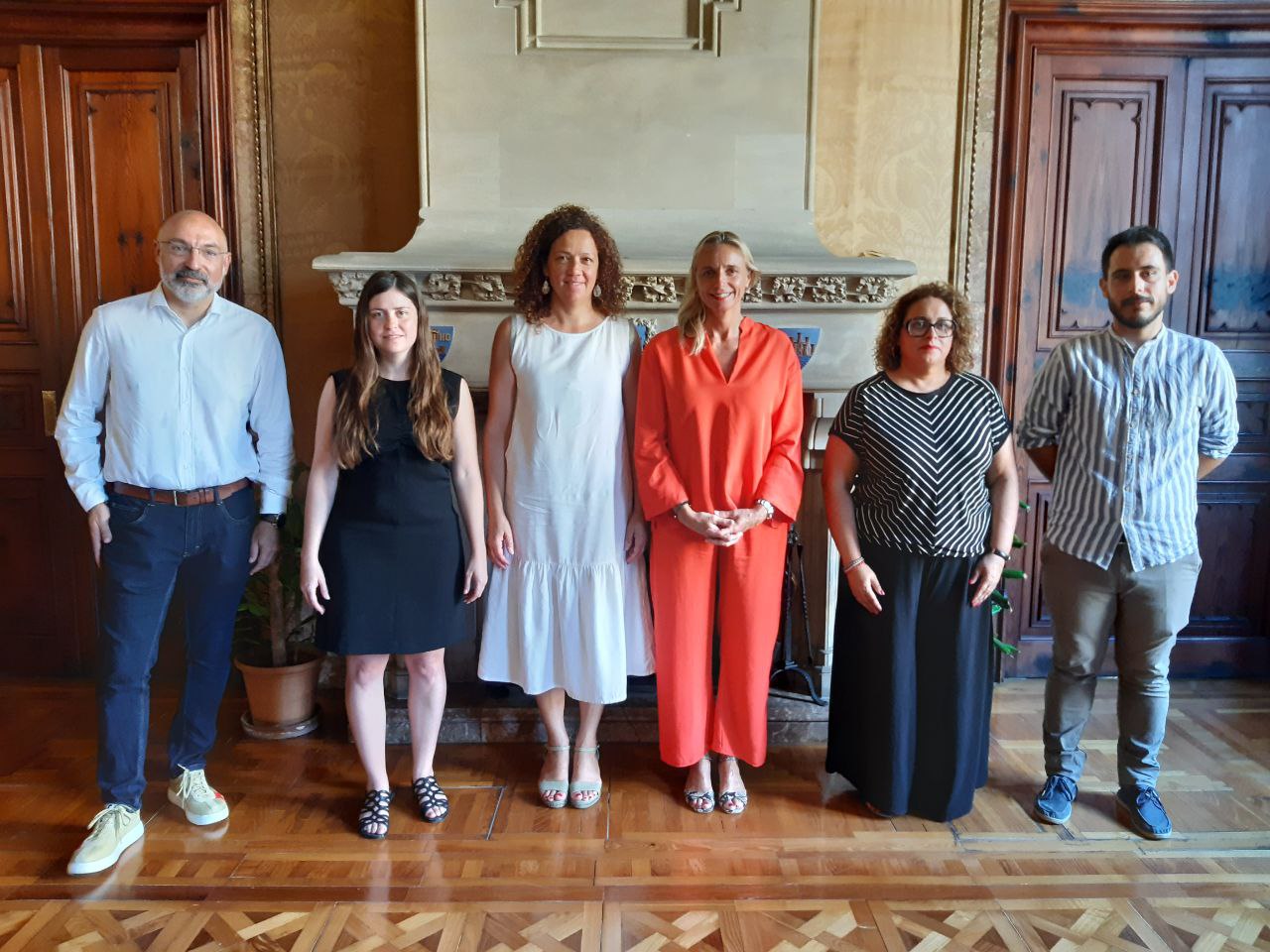 (d’esquerra a dreta): Andreu Serra, conseller de Turisme i Esports, Aurora Ribot, vicepresidenta i consellera de Sostenibilitat i Medi Ambient, Catalina Cladera, presidenta del Consell de Mallorca, Maria Frontera, presidenta de la FEHM, María José Aguiló, vicepresidenta de la FEHM i Juan Carrasco, director insular de Residus