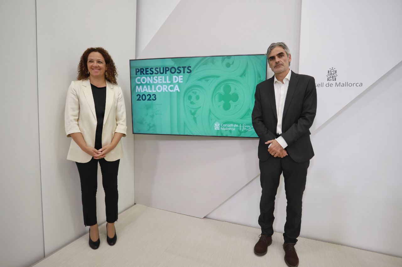 La presidenta Catalina Cladera i el conseller Josep Lluís Colom presenten els pressuposts de la institució per 2023