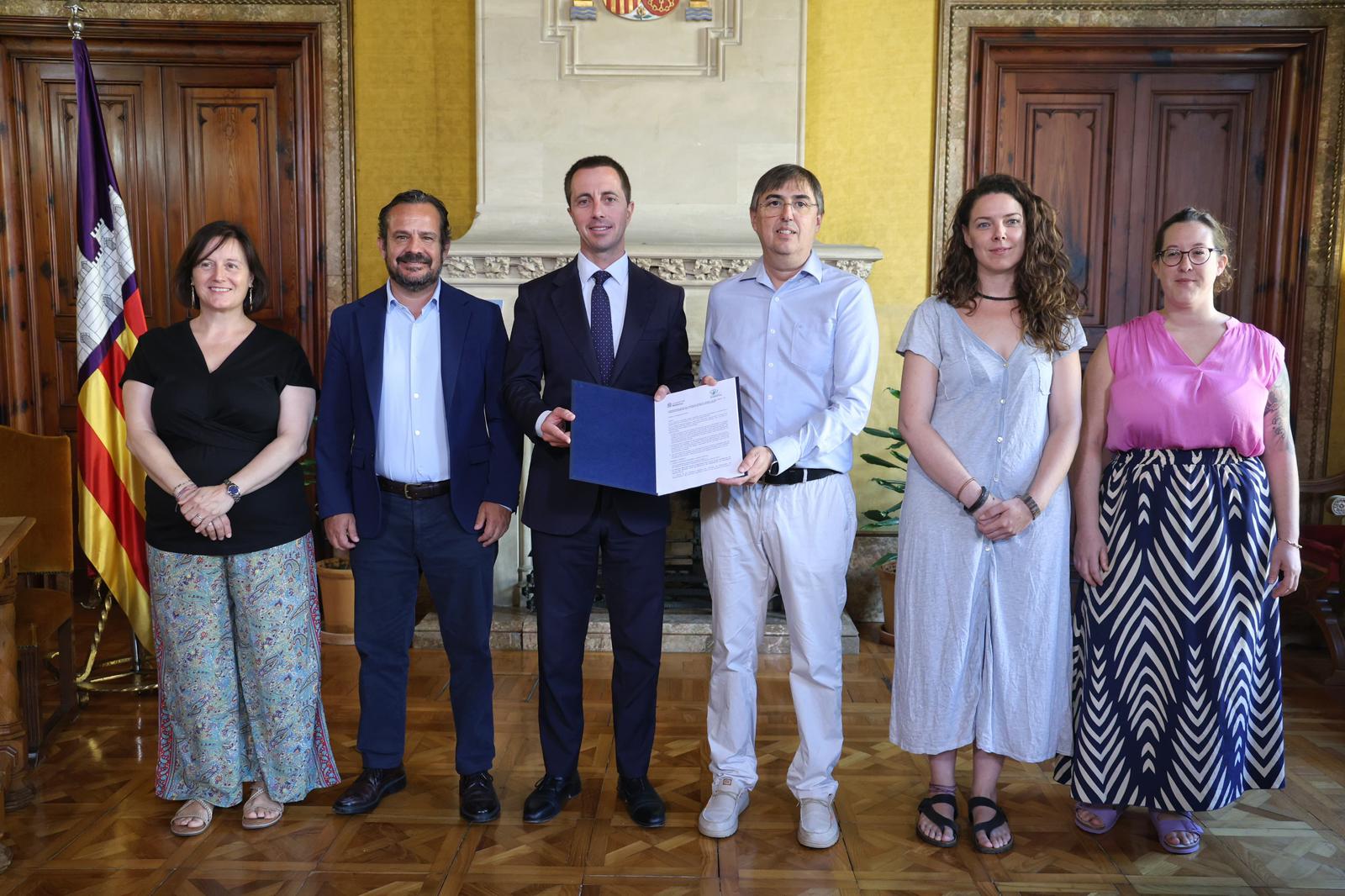 Signatura del conveni entre el Consell de Mallorca i la Fundació Es Garrover.