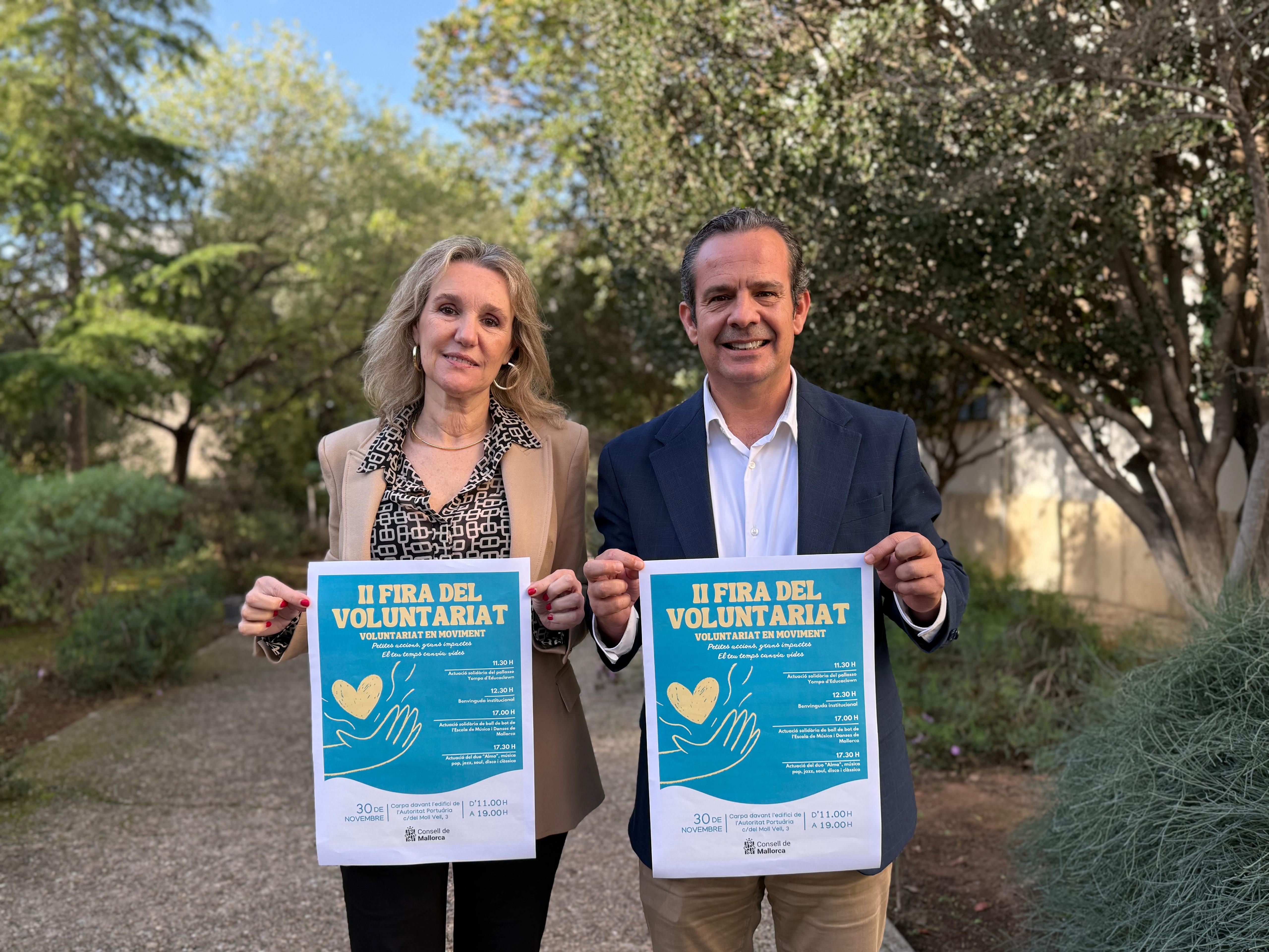 El conseller de Presidència, Antoni Fuster i la directora insular de Joventut i Participació, Carmen Ripoll