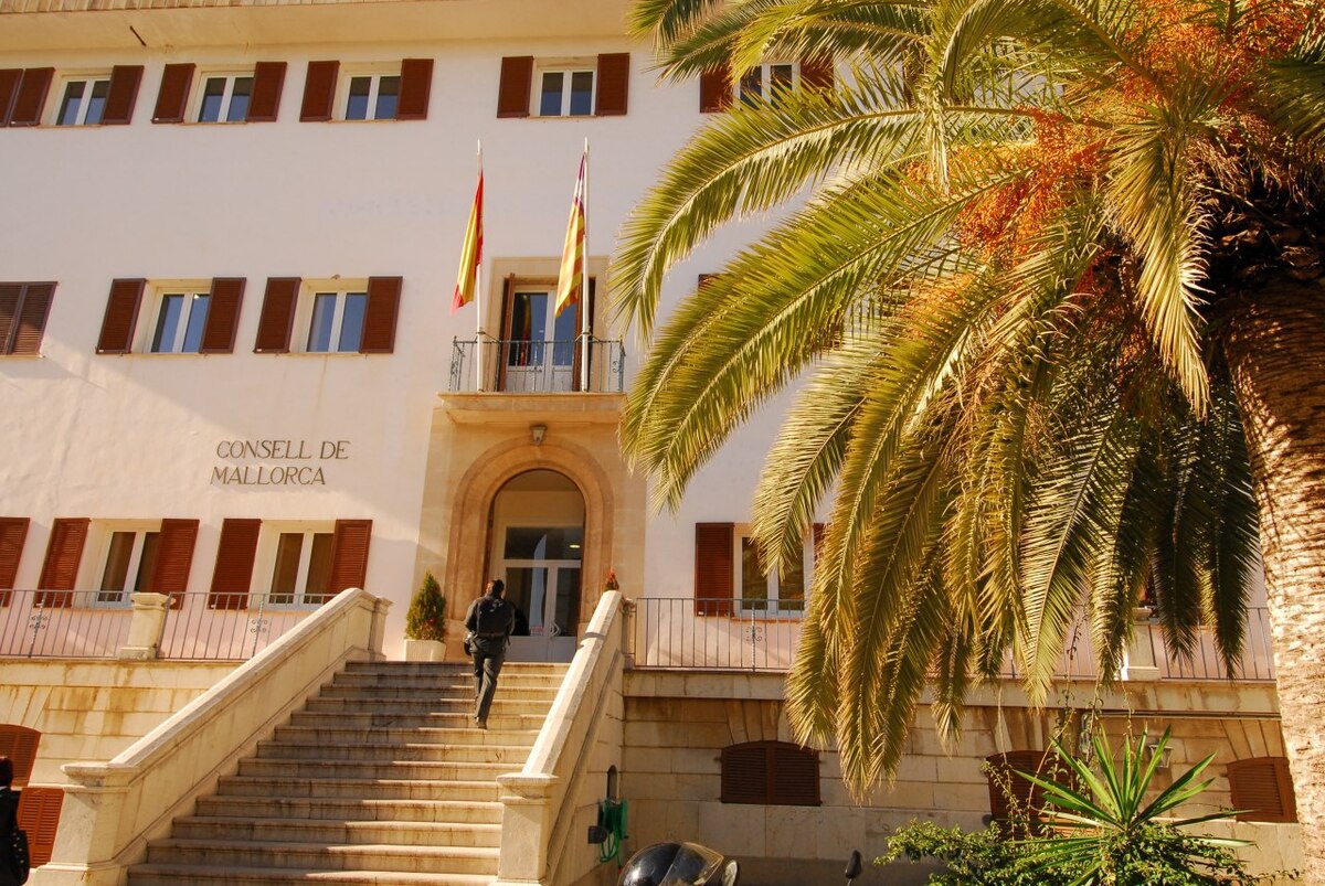 El Consell comença a repartir prop de 13.000 mascaretes i altres materials de protecció personal a residències i centres de serveis socials.