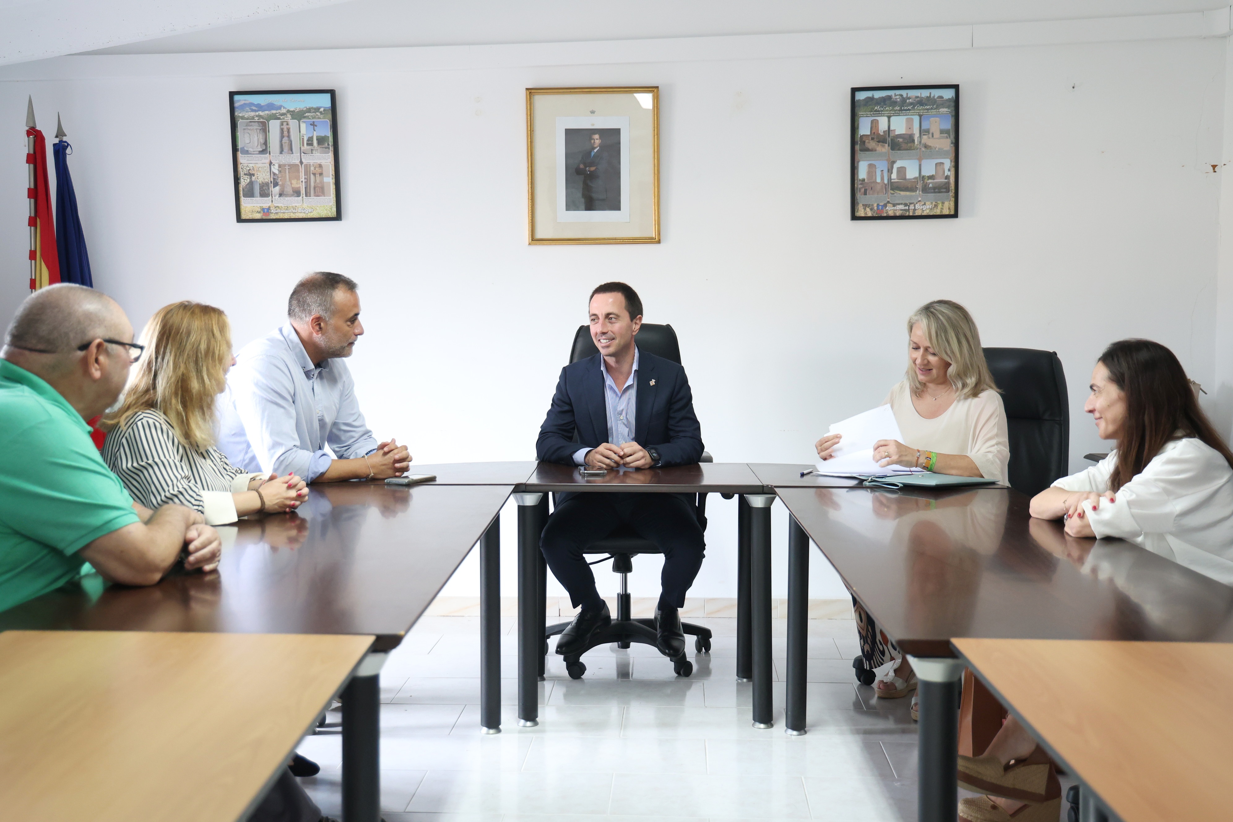 El president Galmés reunit amb els membres de l'ajuntament