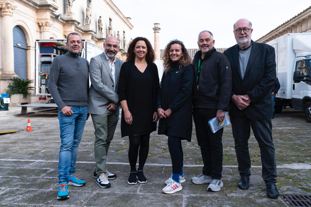 D'esquerra a dreta: Tate Fernandez, cap de localitzacions; Andreu Serra, conseller de Transició, Turisme i Esports; Catalina Cladera, presidenta del Consell; Bea Fluxá, line producer de Lioness; Michael Malone, productor; Pedro Barbadillo, director de la Mallorca Film Commission.