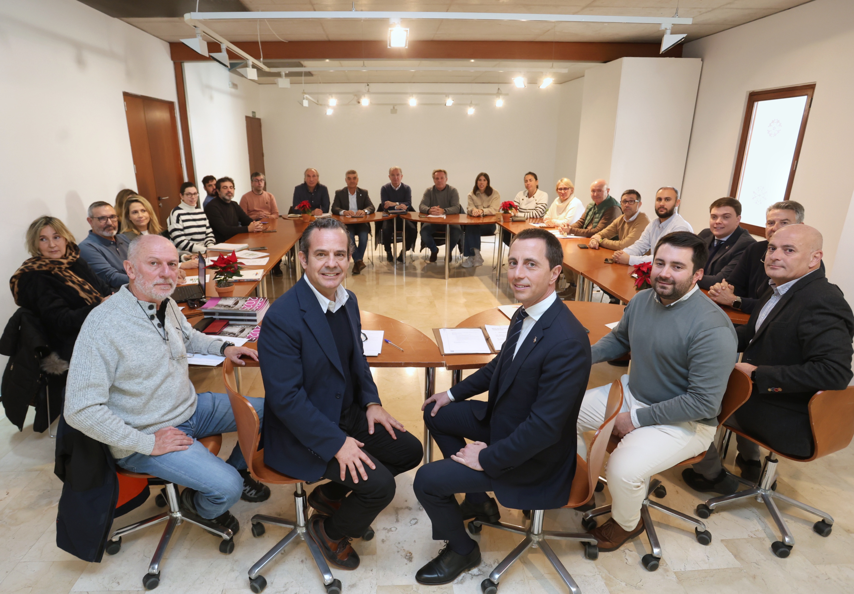 El president, Llorenç Galmés, presideix la Mesa de batles