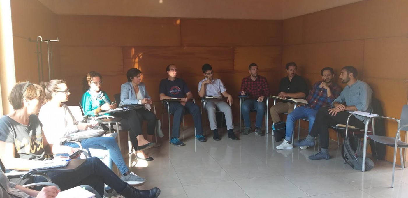 Representantes de los diferentes consistorios se han reunido por primera vez con el director insular de Participación y Juventud, Àlex Segura, y personal técnico del Departamento para establecer las prioridades de la plataforma en cada caso.