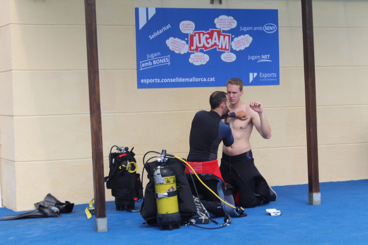 La piscina descoberta del Poliesportiu Sant Ferran del Consell de Mallorca ja es troba oberta de cara a l’estiu 2021.