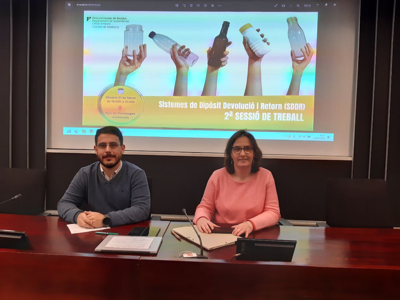 El director insular de Residus, Juan Carrasco i la directora executiva de Rezero, Elena Diez