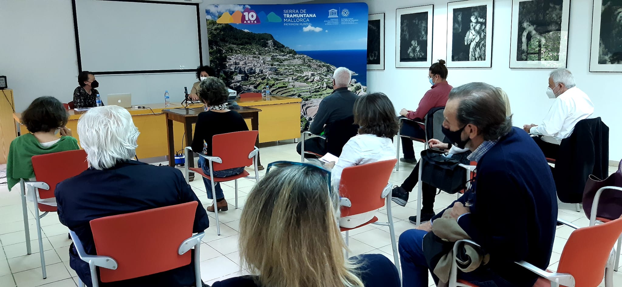 La consellera de Territori, Maria Antònia Garcías, la directora general de Cultura de la Xunta de Galícia, Carmen Martínez, el director insular de Territori, Miquel Vadell i Kika Coll, directora insular de Patrimoni.