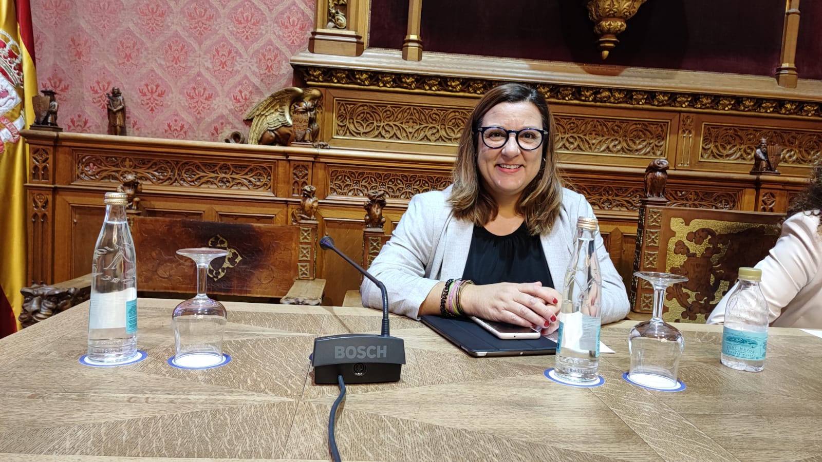 La vicepresidenta primera i consellera de Cultura, Patrimoni i Política Lingüística, Bel Busquets, al plenari extraordinari del Consell