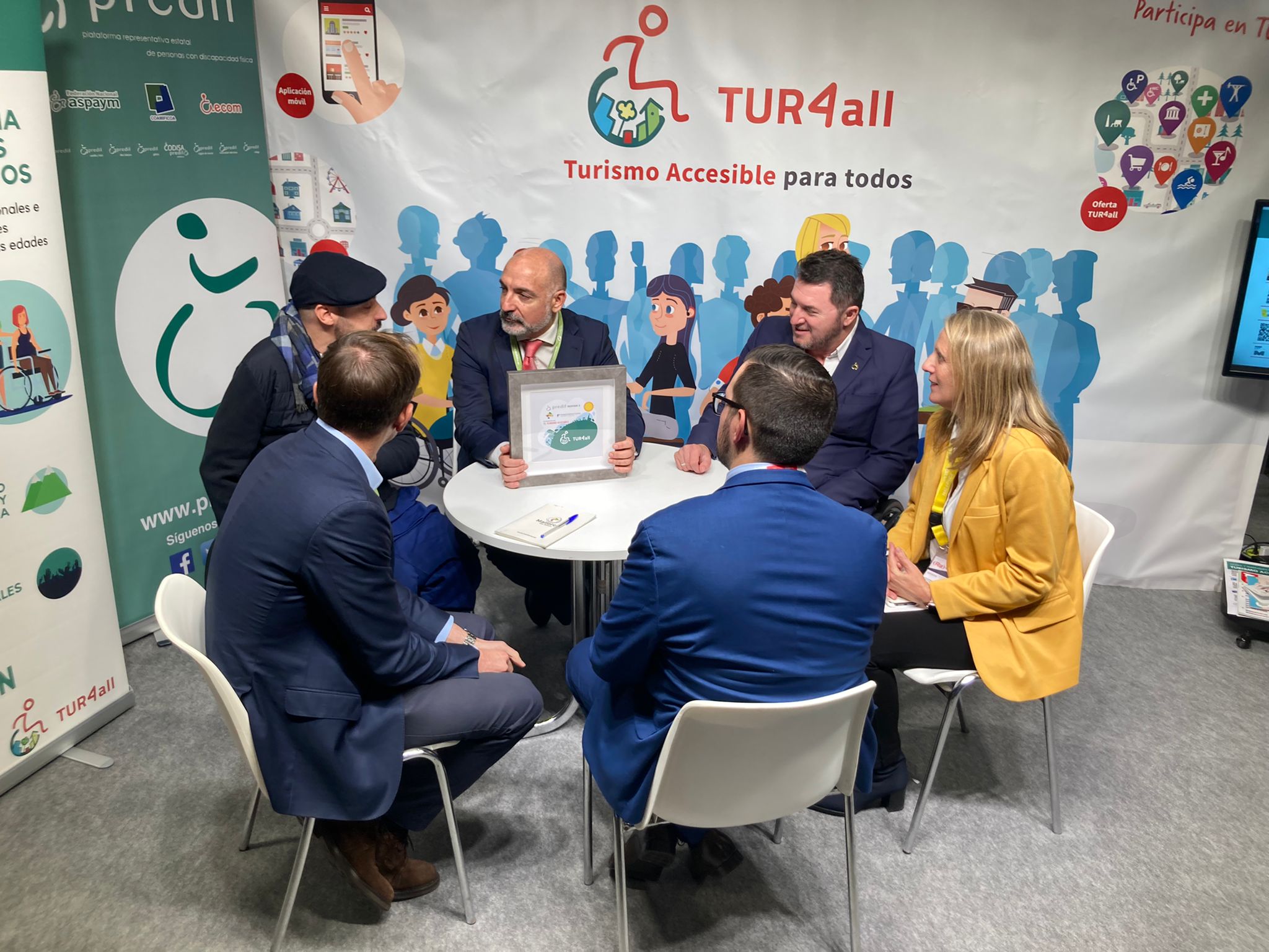 Entrega de la distinció al Consell de Mallorca per part de l'entitat PREDIF.