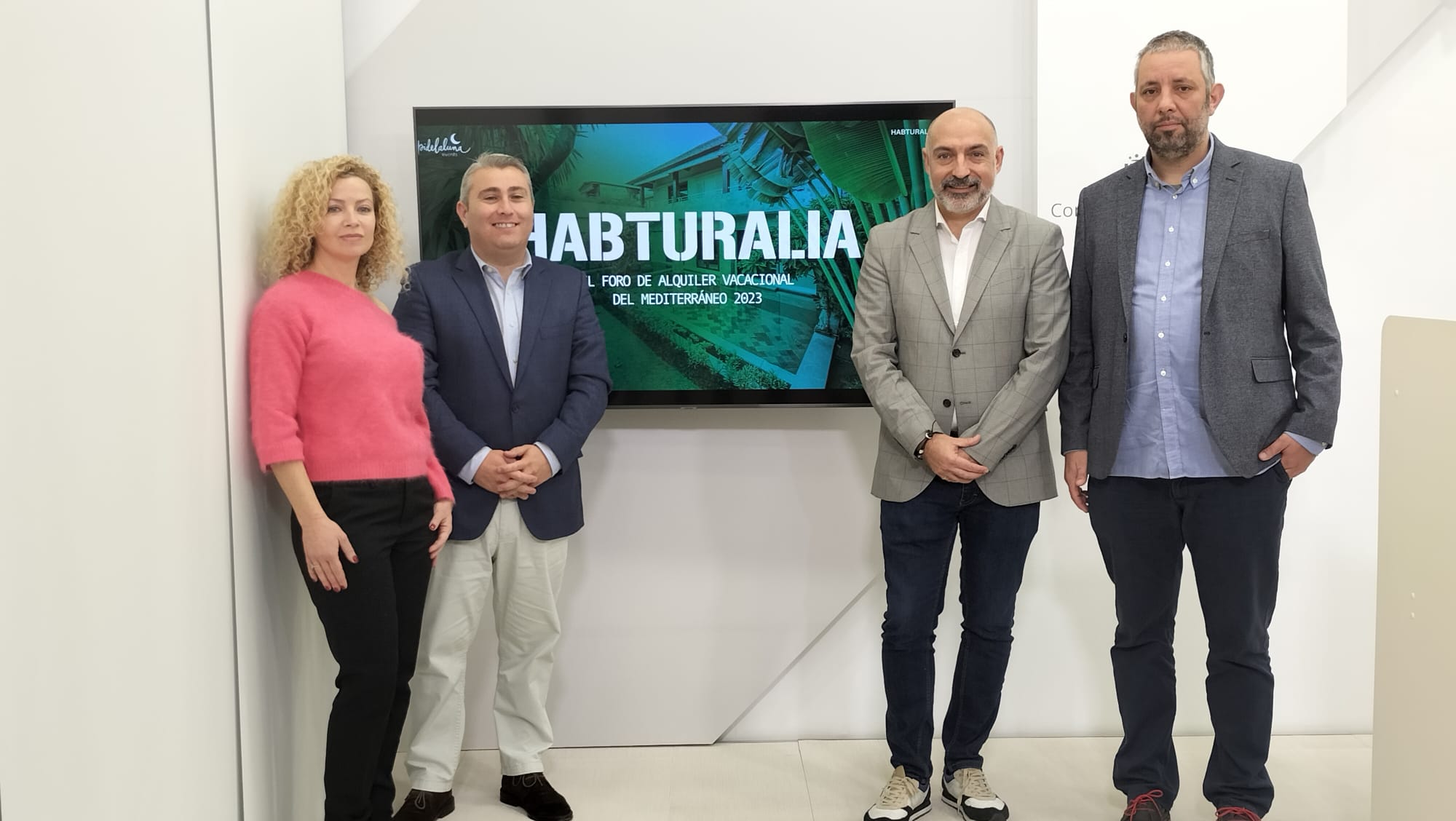 D’esquerra a dreta: Alessia Comis, directora de Pidelaluna events; Virgilio Moreno, batle d’Inca; Andreu Serra, conseller de Transició, Turisme i Esports; i Antoni Barceló, president d’Habtur Balears.