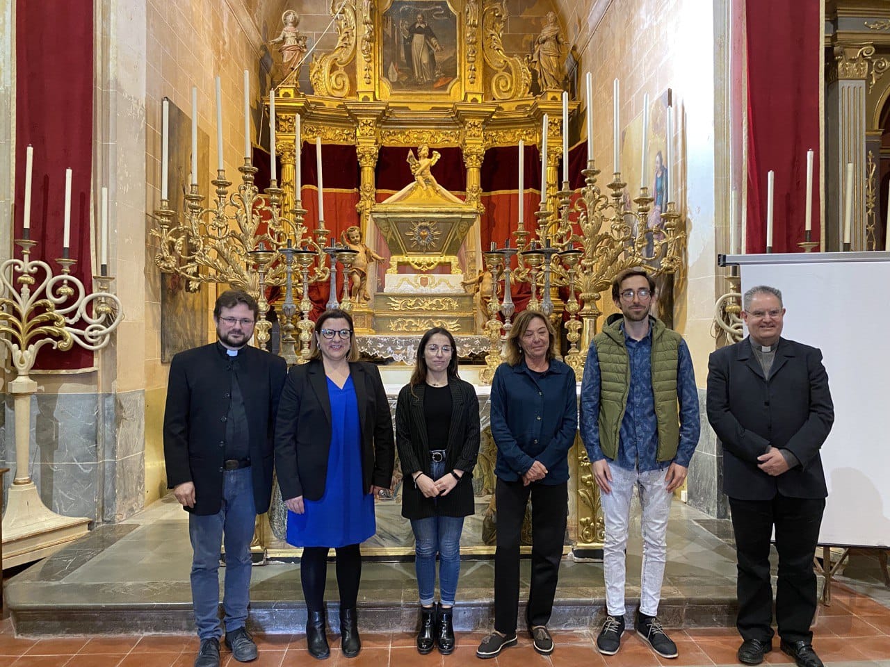 D’esquerra a dreta: Ms. Francesc Vicens, Bel Busquets, Maria Antònia Grimalt, Sebastiana Sabater, Juan José Soler i Mn. Josep Adrover