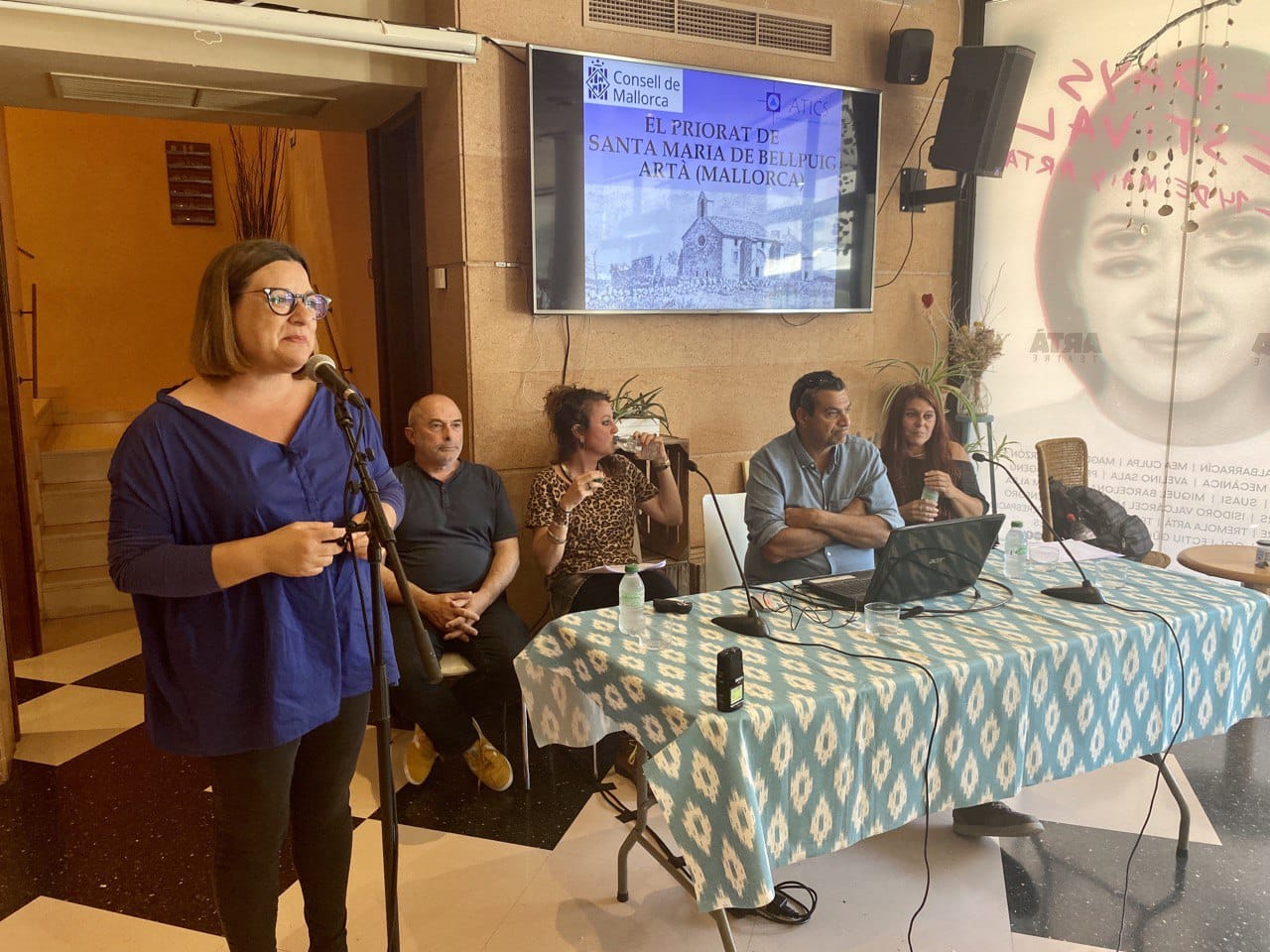 Imatge de la conferència sobre les excavacions arqueològiques a Bellpuig