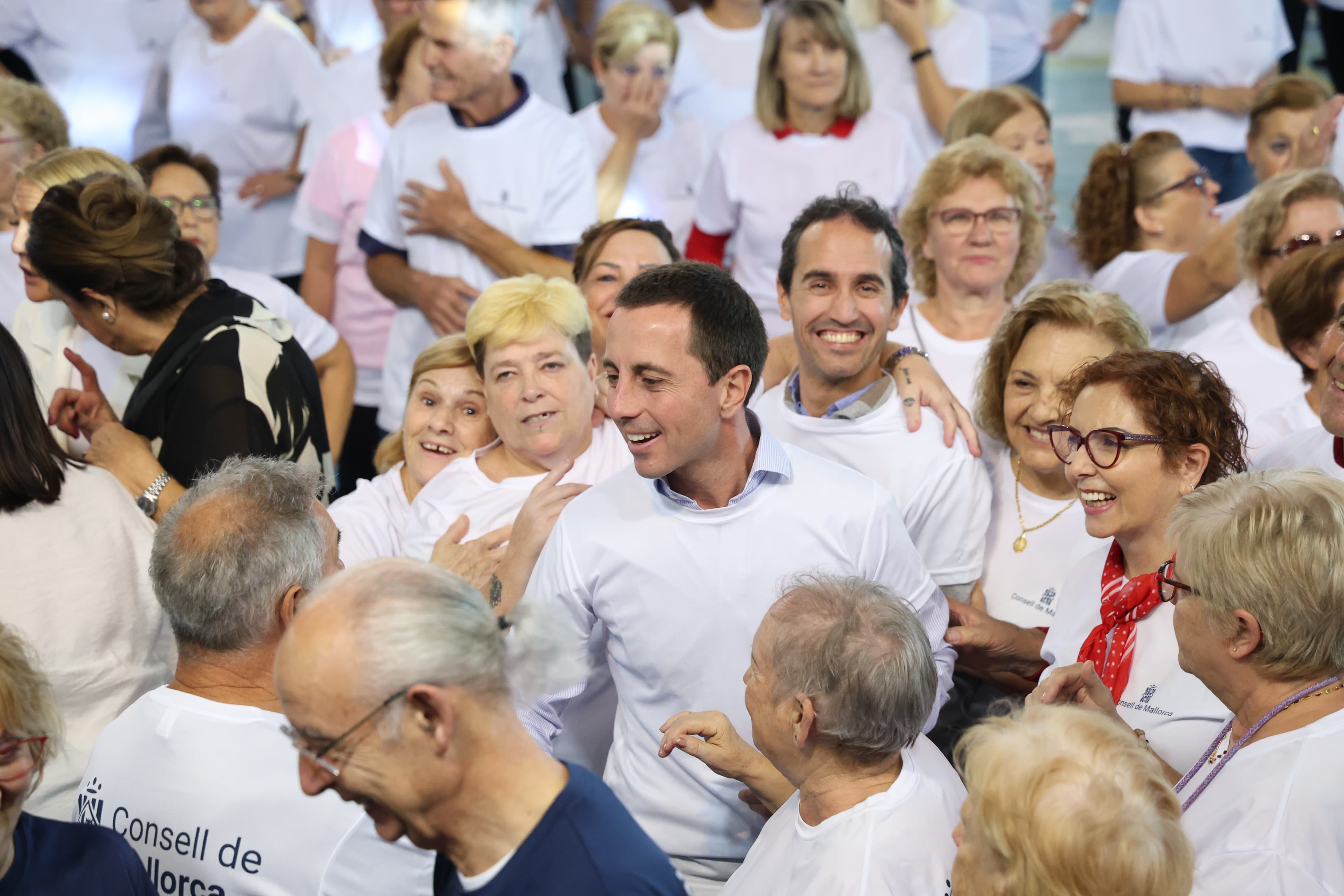 El presidente de Consell de Mallorca, Llorenç Galmés, con algunos de los participantes