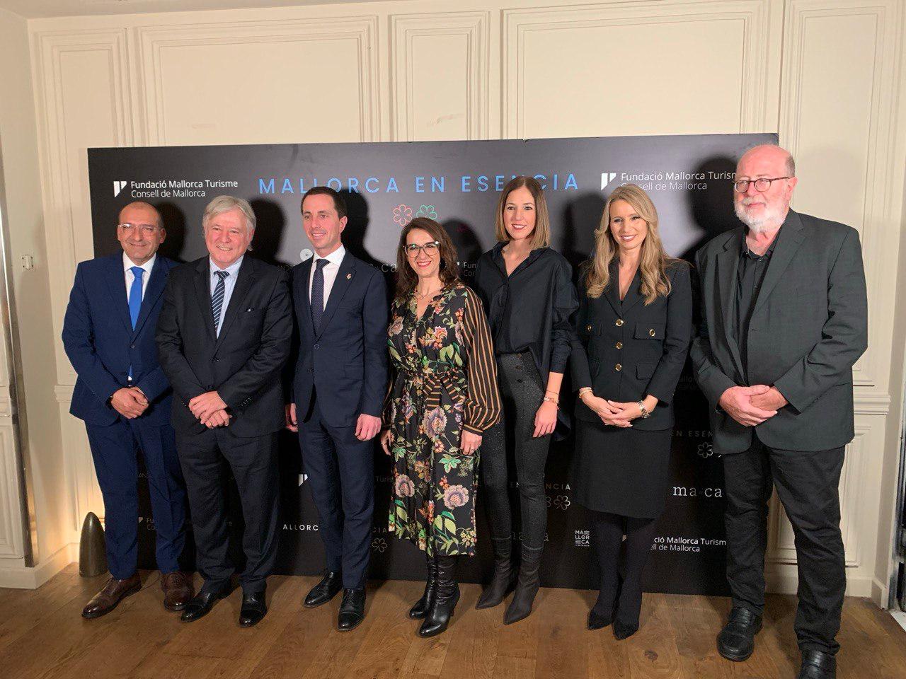 Membres del Consell de Mallorca amb alguns dels convidats