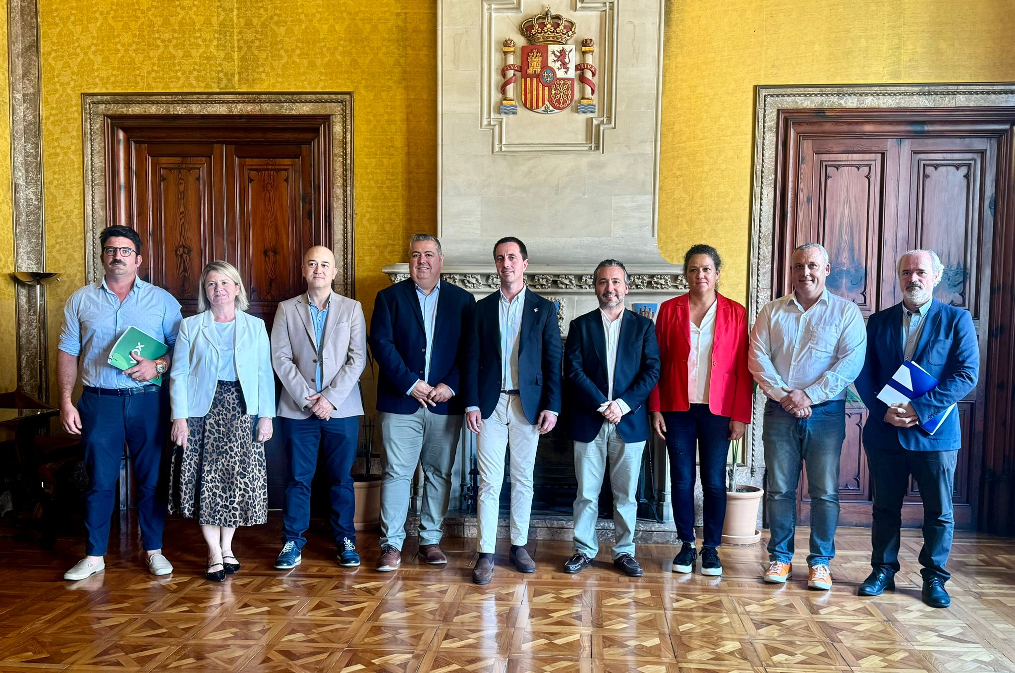Imatge de la reunió del president Galmés amb els portaveus dels grups polítics i responsables insulars de Mobilitat.
