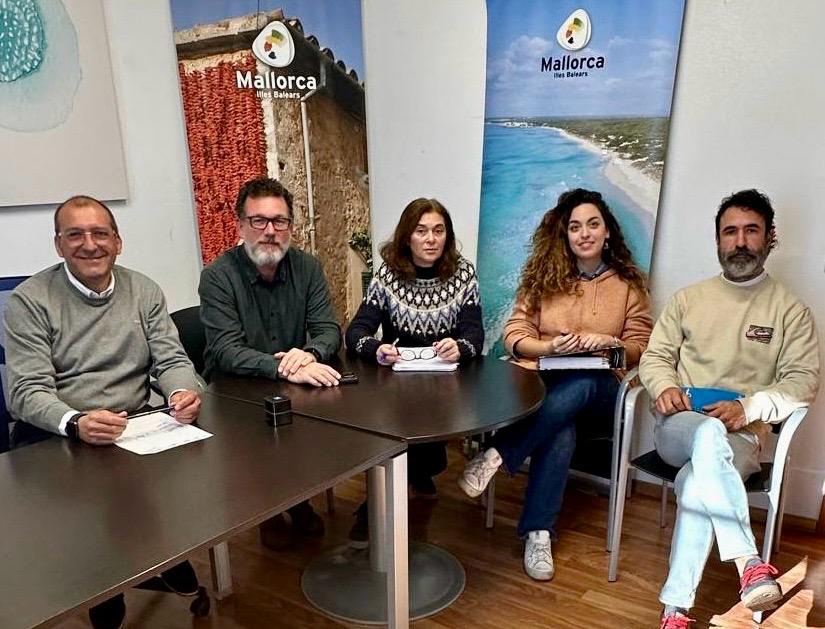 El director insular Pedro Mas, al costat del seu equip.