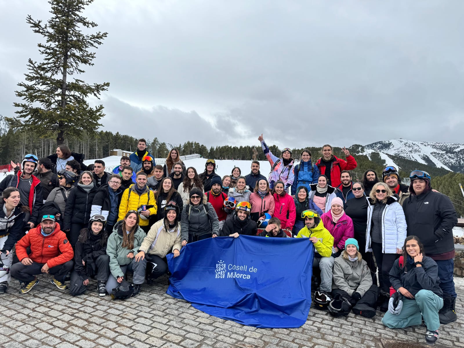El joves del segon torn del programa «Joves a la neu» 