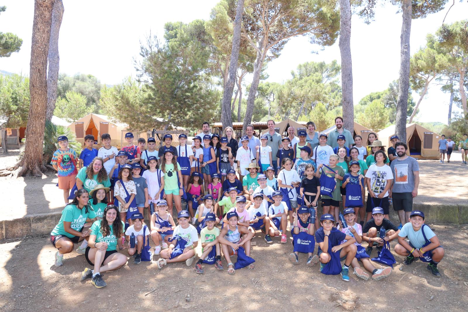 El president Galmés i el conseller de Presidència, Toni Fuster, als campaments de La Victòria l’any passat.