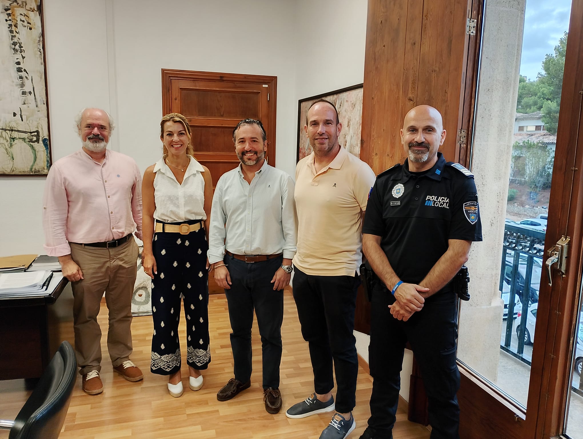 La batlessa d'Andratx, Estefania Gonzalvo, amb el conseller de Territori, Mobilitat i Infraestructures, Fernando Rubio a la reunió.
