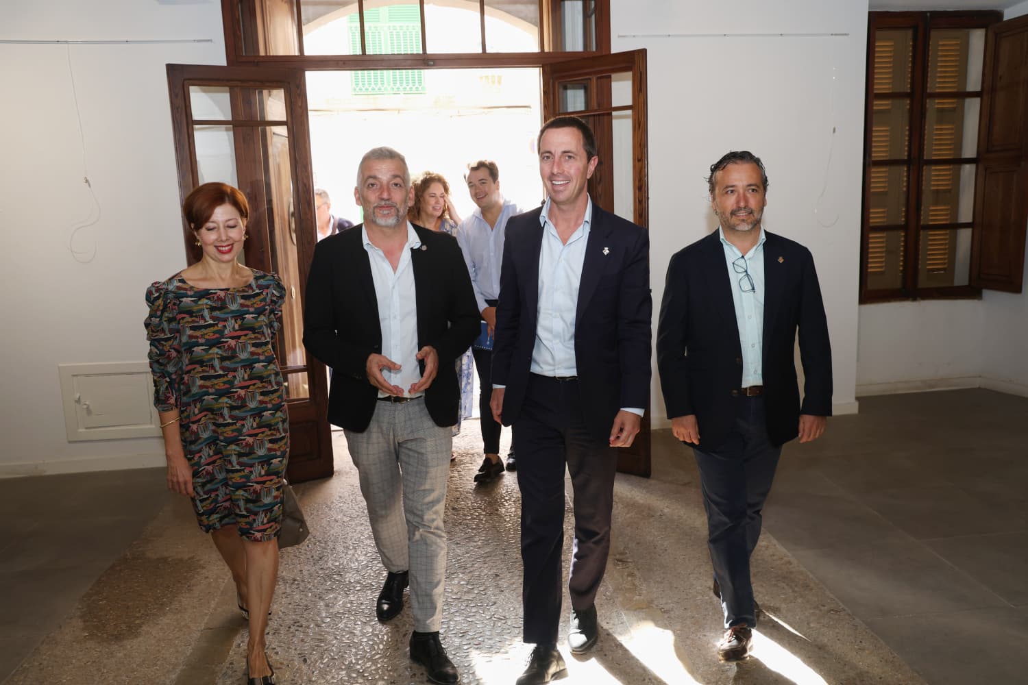 El conseller de Territori, Mobilitat i Infraestructures, Fernando Rubio, la directora insular d'Urbanisme i Planejament Municipal, Maria José Frau, con el de Sencelles i el presidente del Consell.