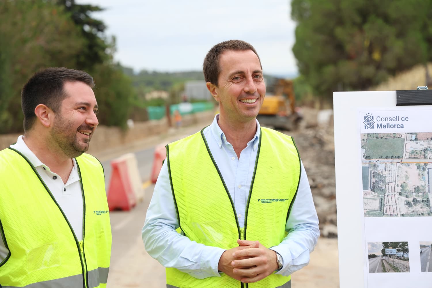 El presidente del Consell de Mallorca, Llorenç Galmés, y el alcalde d'Alaró, Llorenç Perelló.