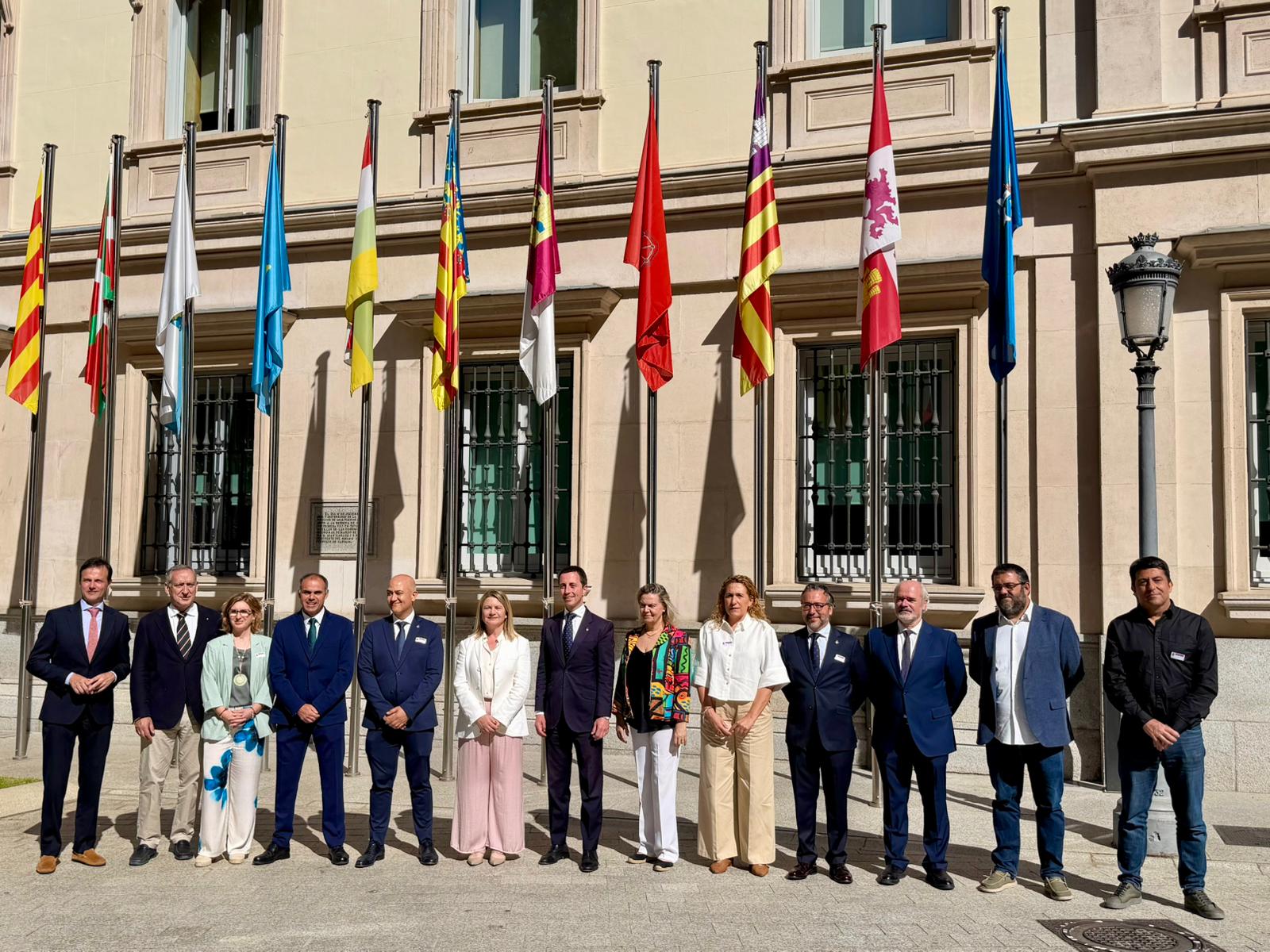 El presidente Galmés reclama un nuevo convenio de carreteras en el Senado con el apoyo de los portavoces, diputados y senadores de Baleares.